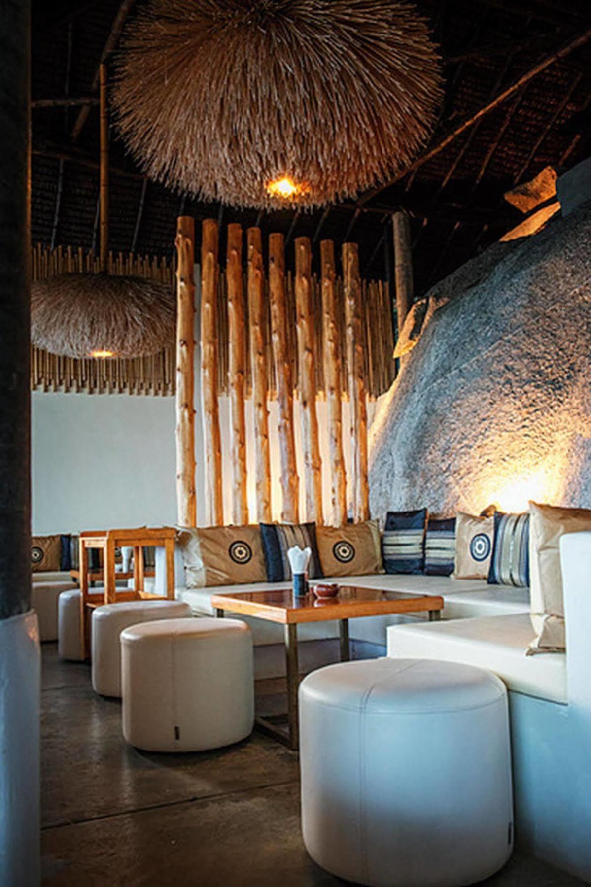 Bay Lounge & Hotel