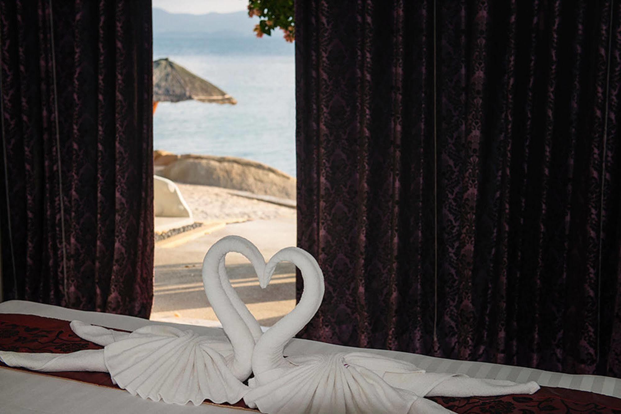Bay Lounge & 4*