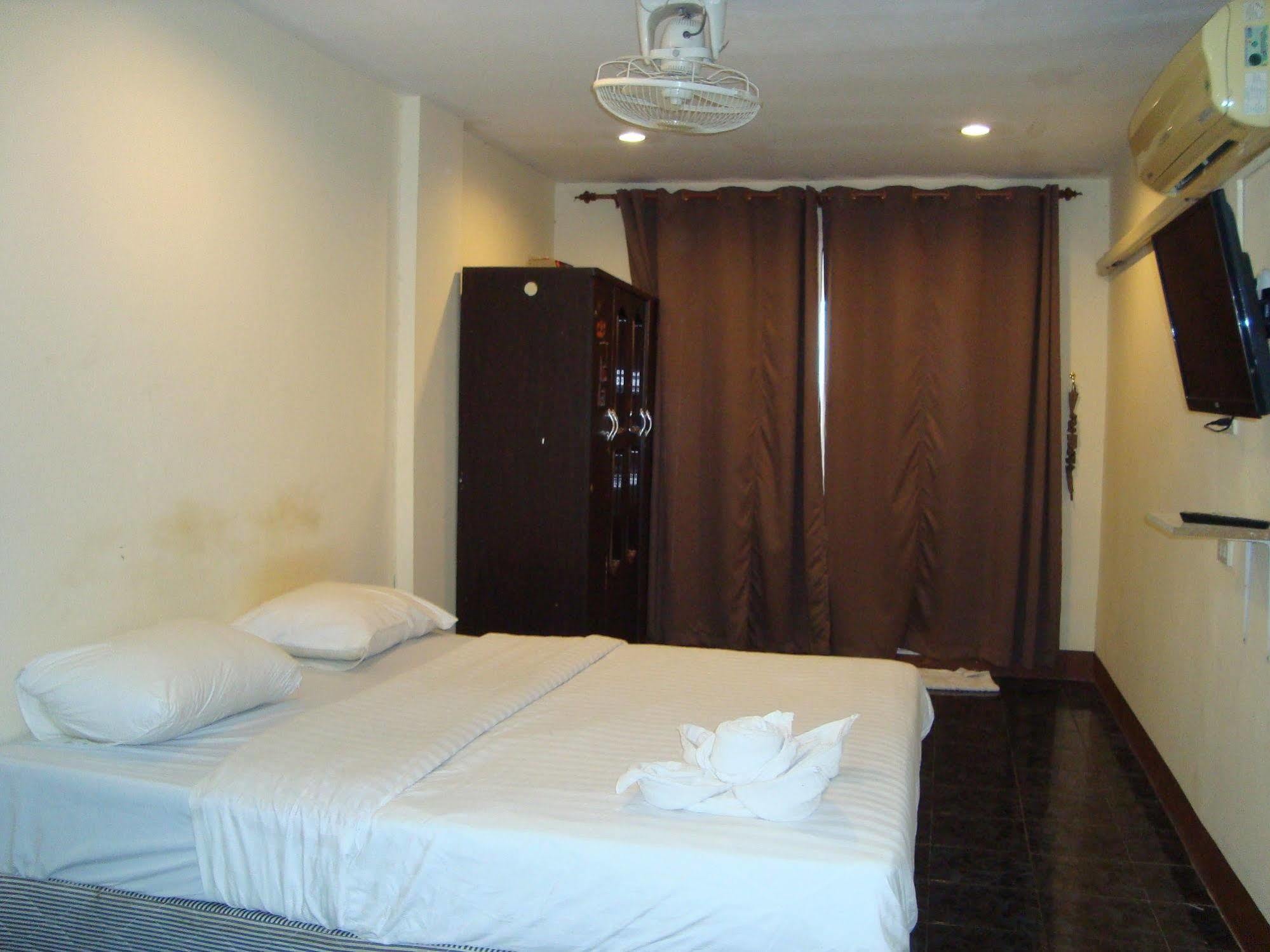 Pandia House Guest house *