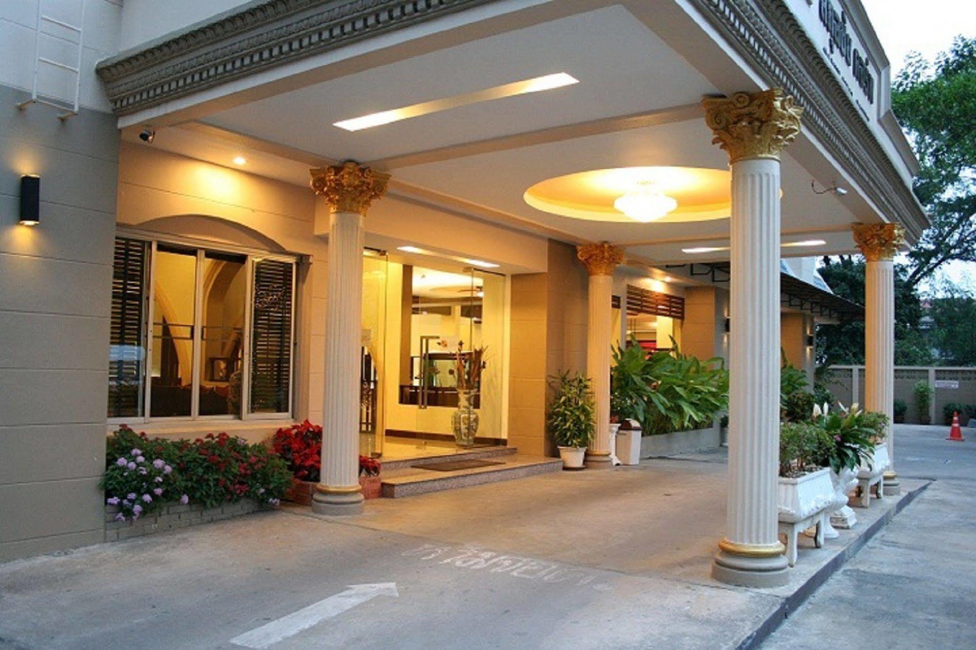 Sakulchai Place 3*