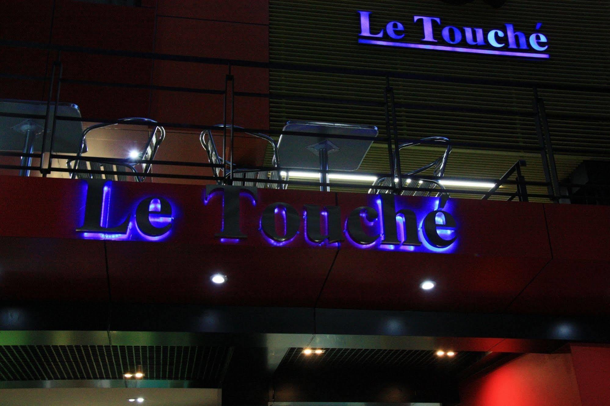 Le Touche Hotel