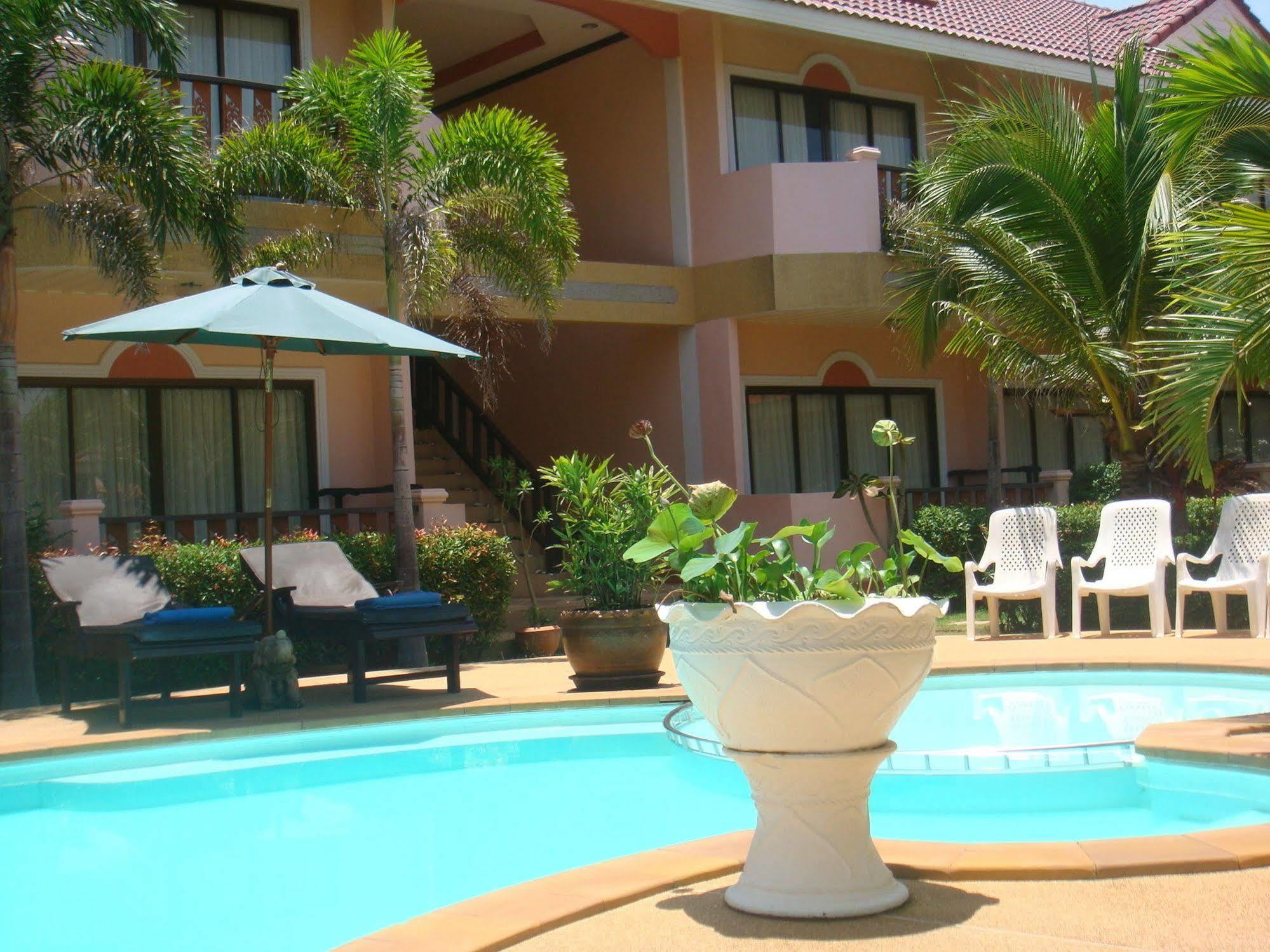 Lanta Seafront Resort 3*