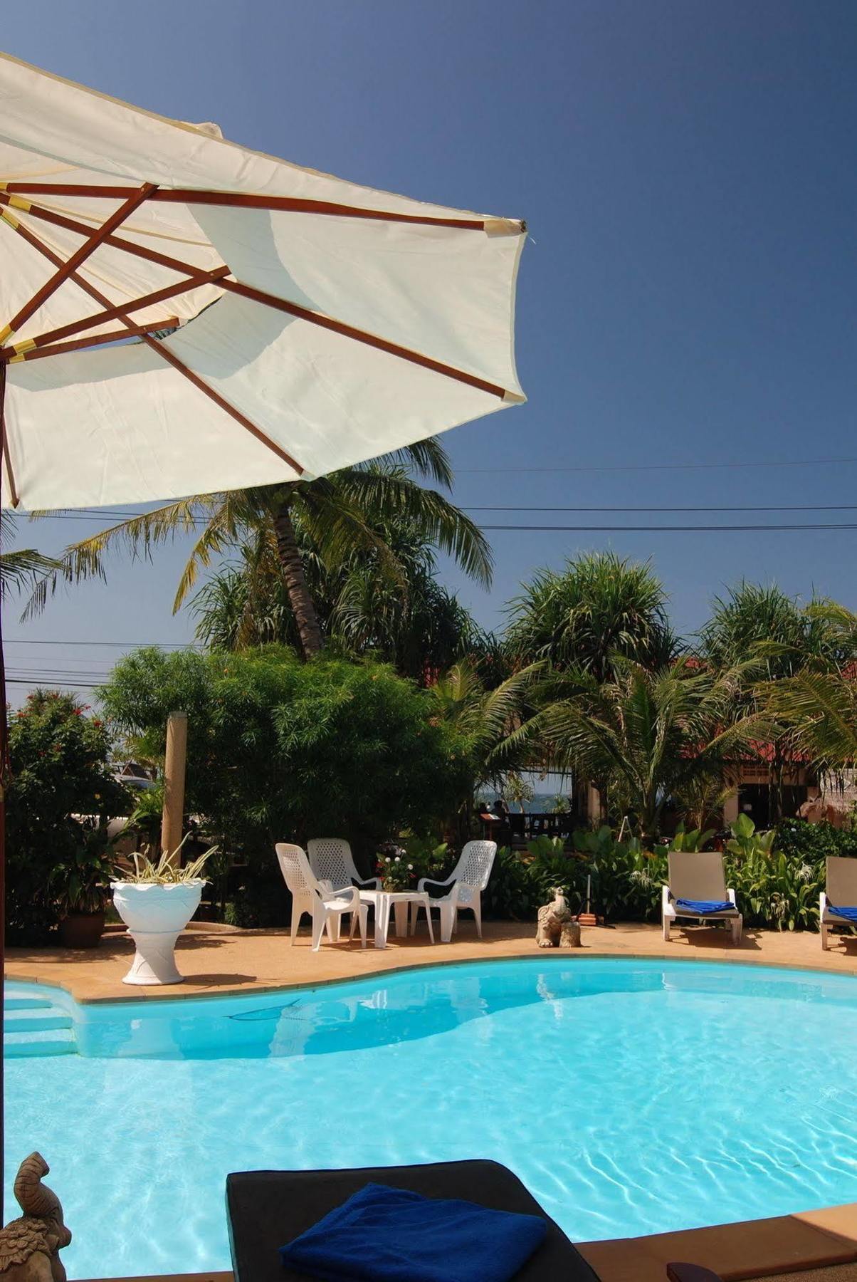 Lanta Seafront Resort 3*