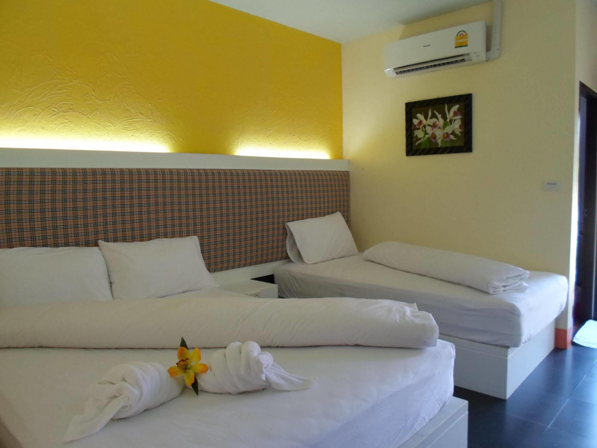 Bantatuk & Restaurant Lodge Ban Tha Khun