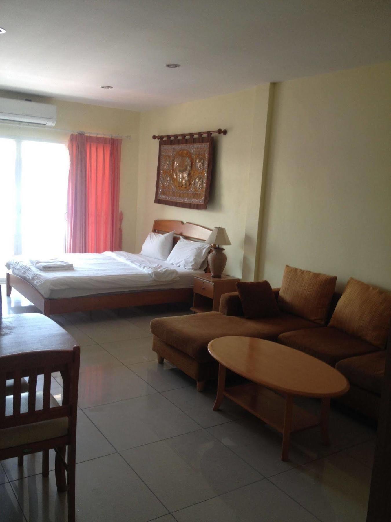 Guest house Jomtien Hostel 2*