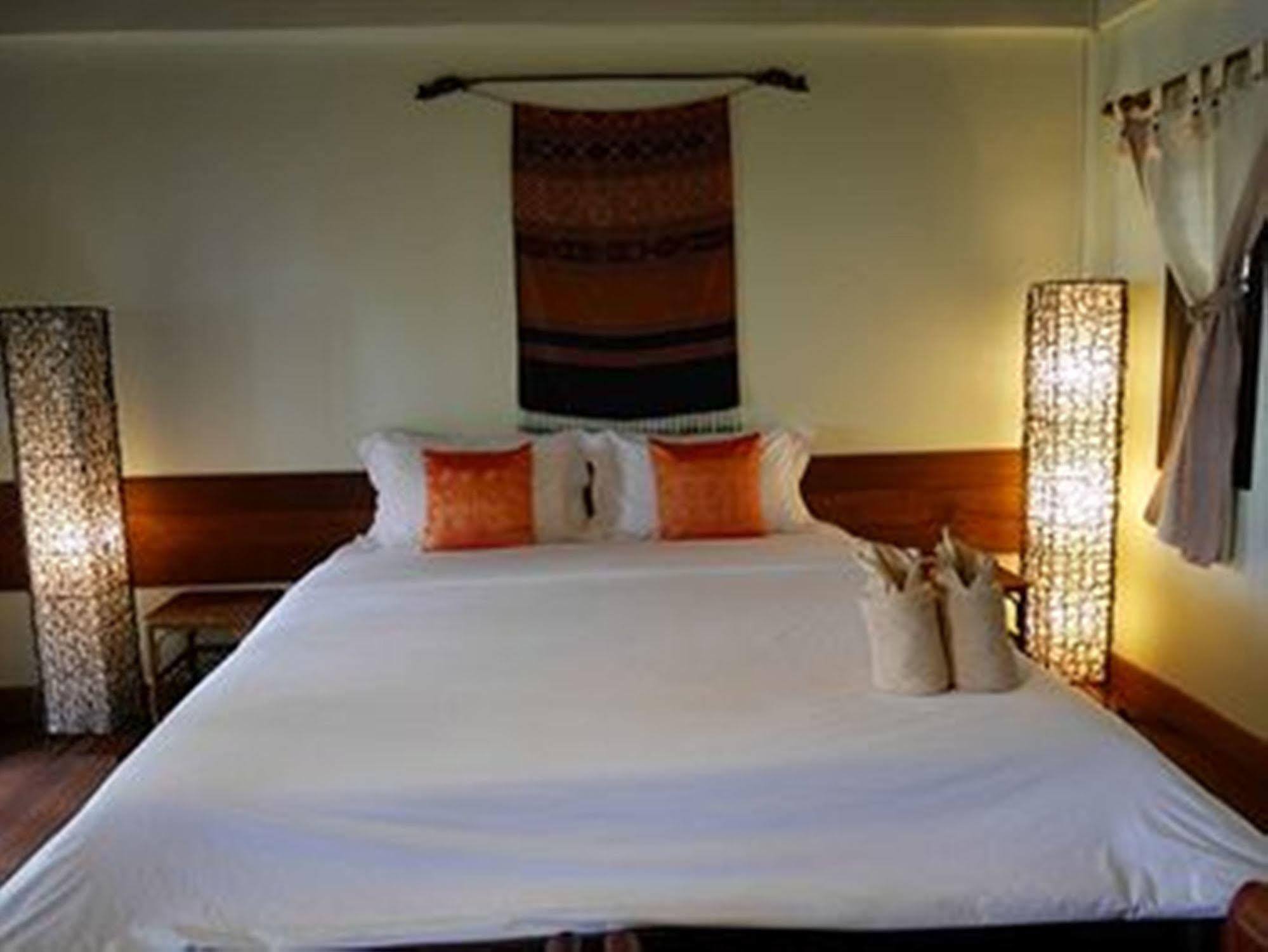 Sunset Cove Resort 2*