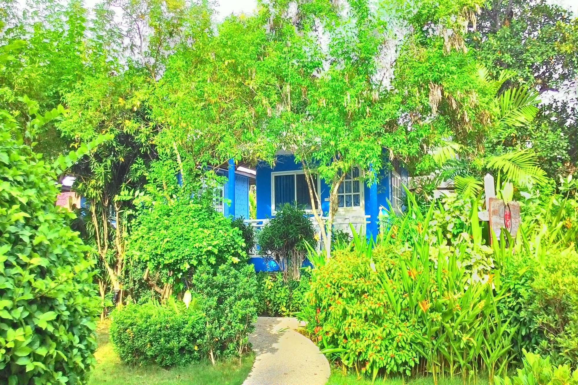 Bangrak Club Guest house