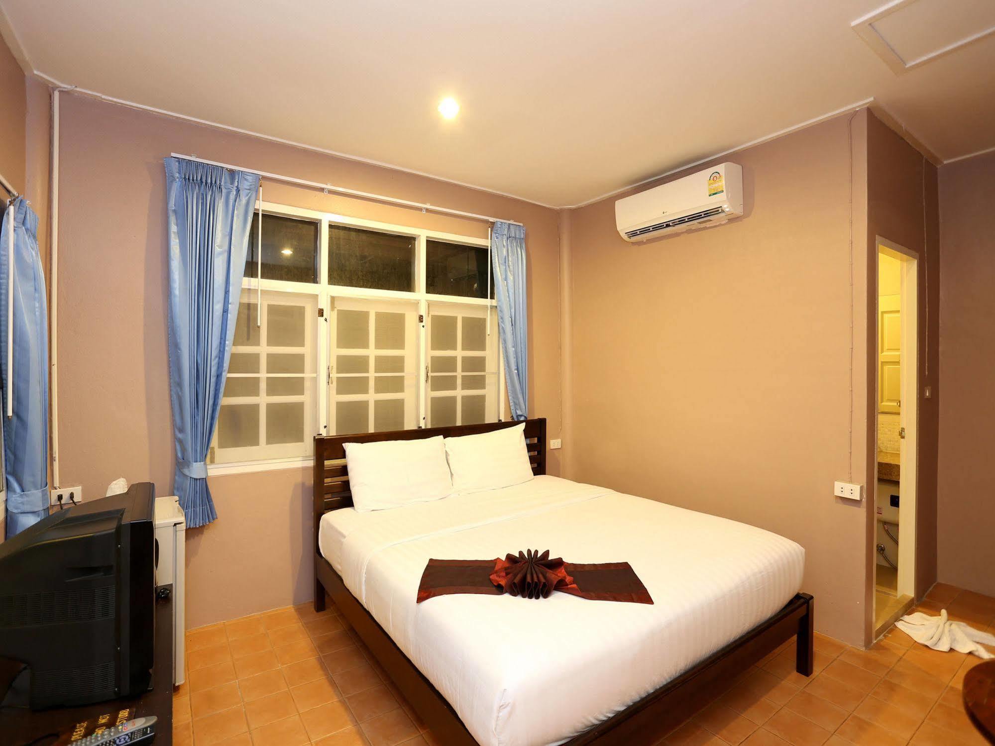 Bangrak Club Guest house