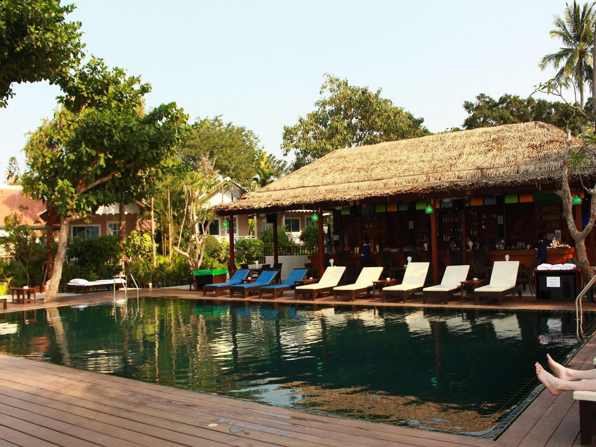 Guest house Bangrak Club