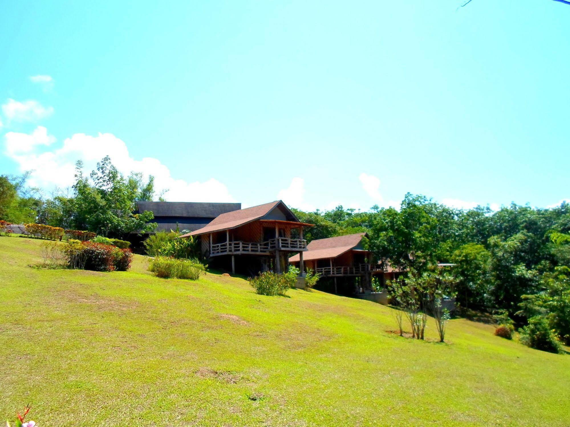 Hotel The Cliff & River Jungle Phanom