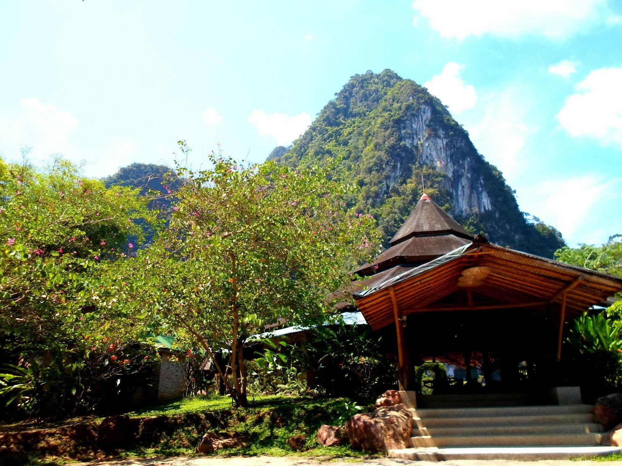 Hotel The Cliff & River Jungle Phanom