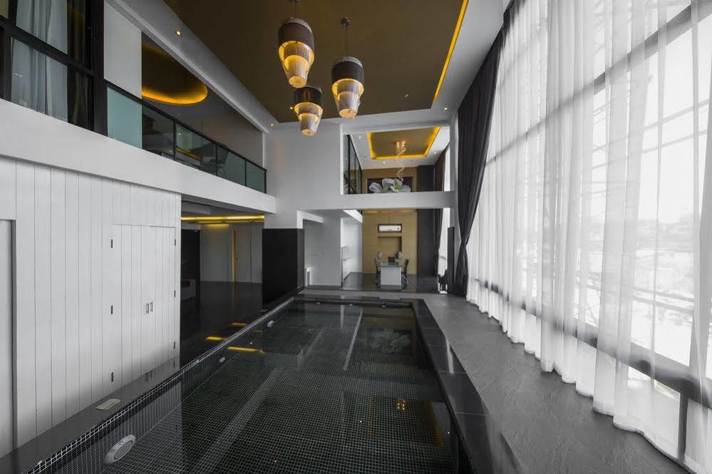 Hamilton Grand