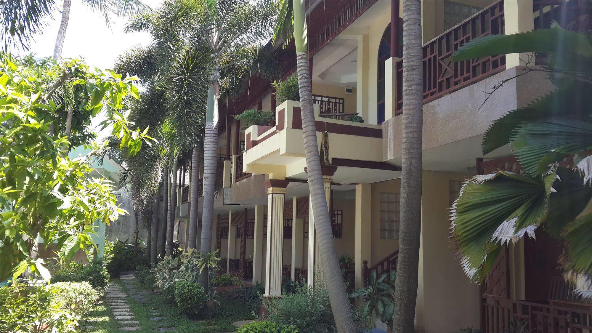 Rattana & Guest house 2*