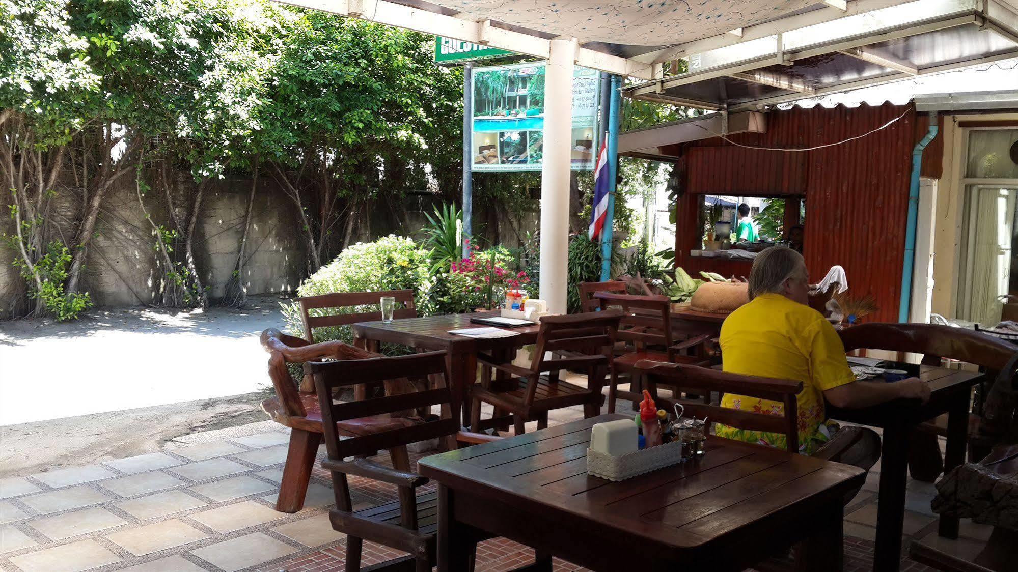 Rattana & Guest house