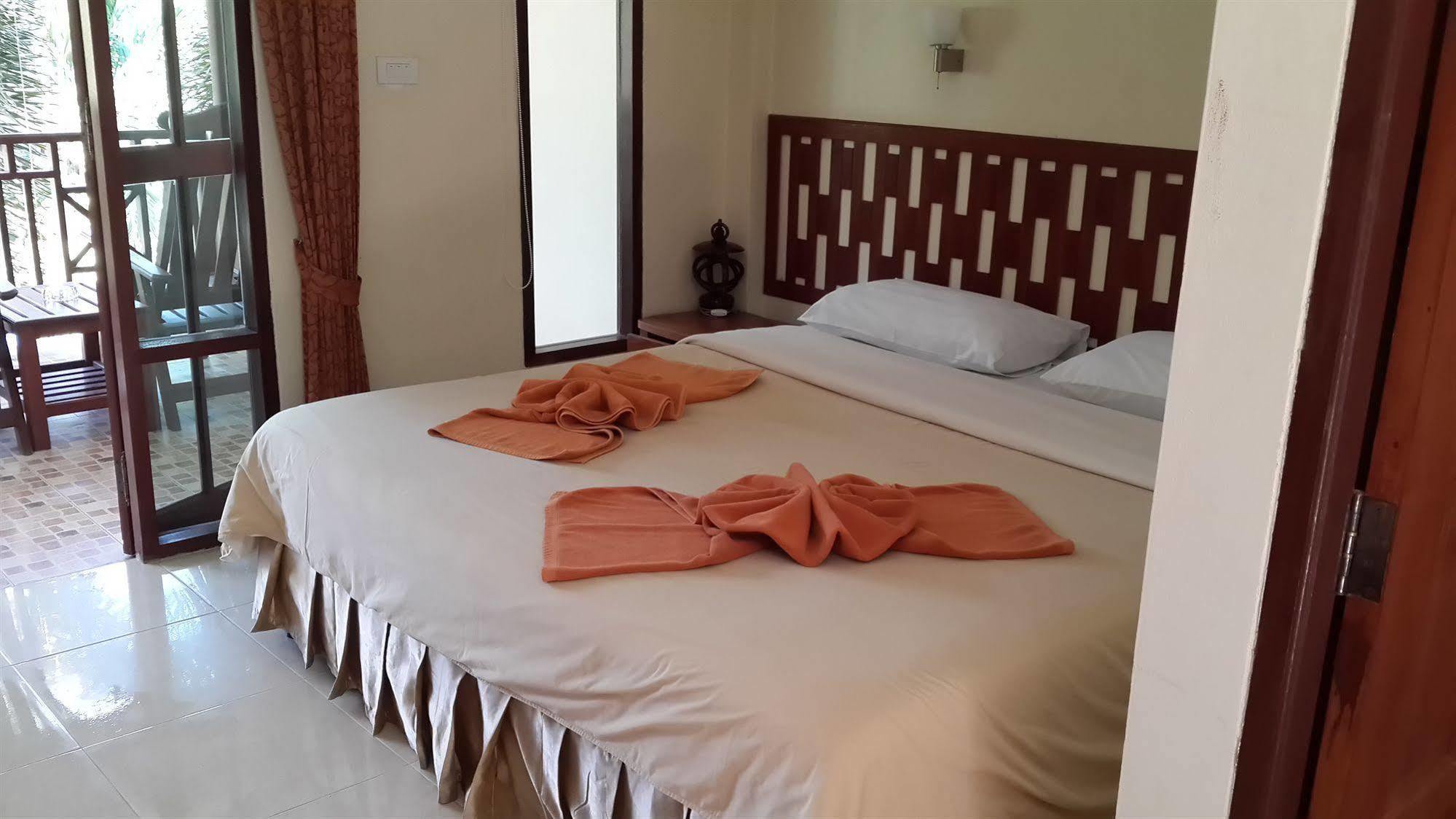 Rattana & Guest house Chaweng (Koh Samui)