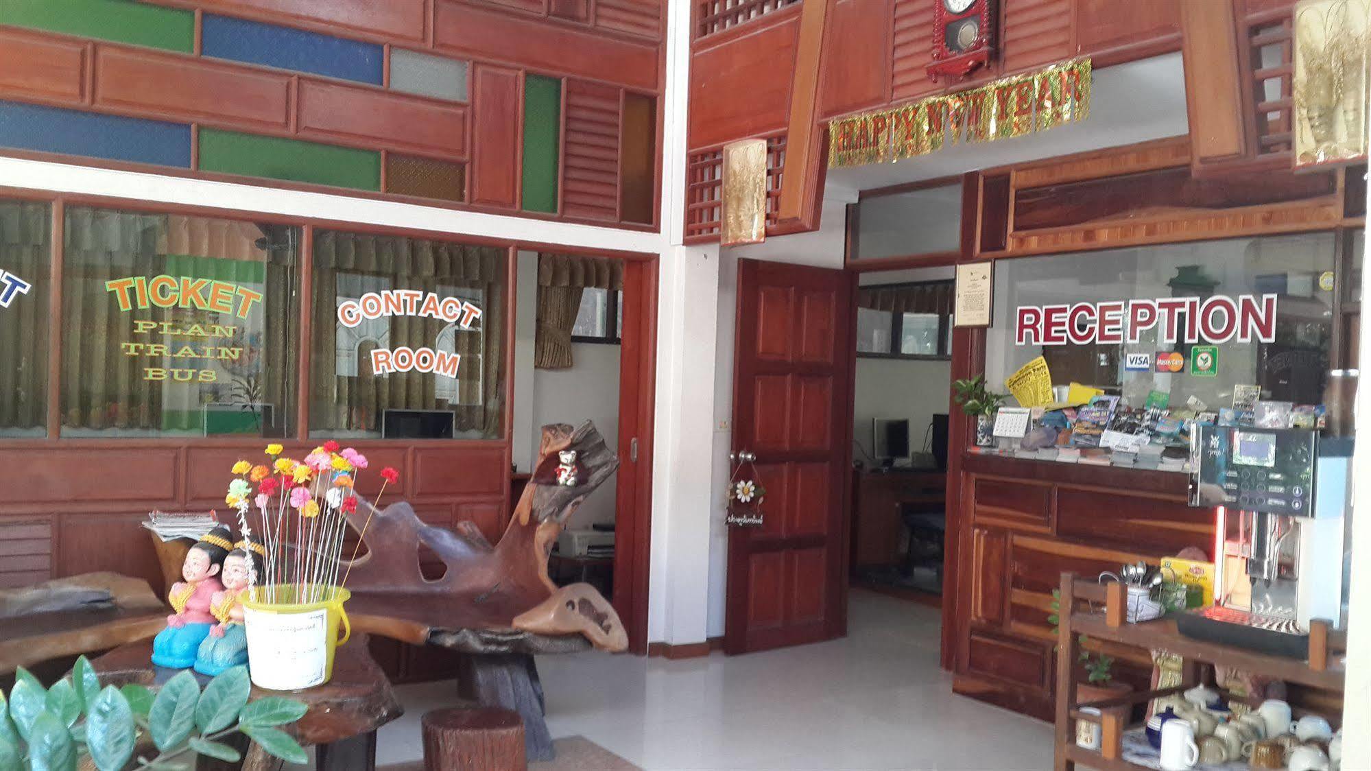 Rattana & Guest house 2*