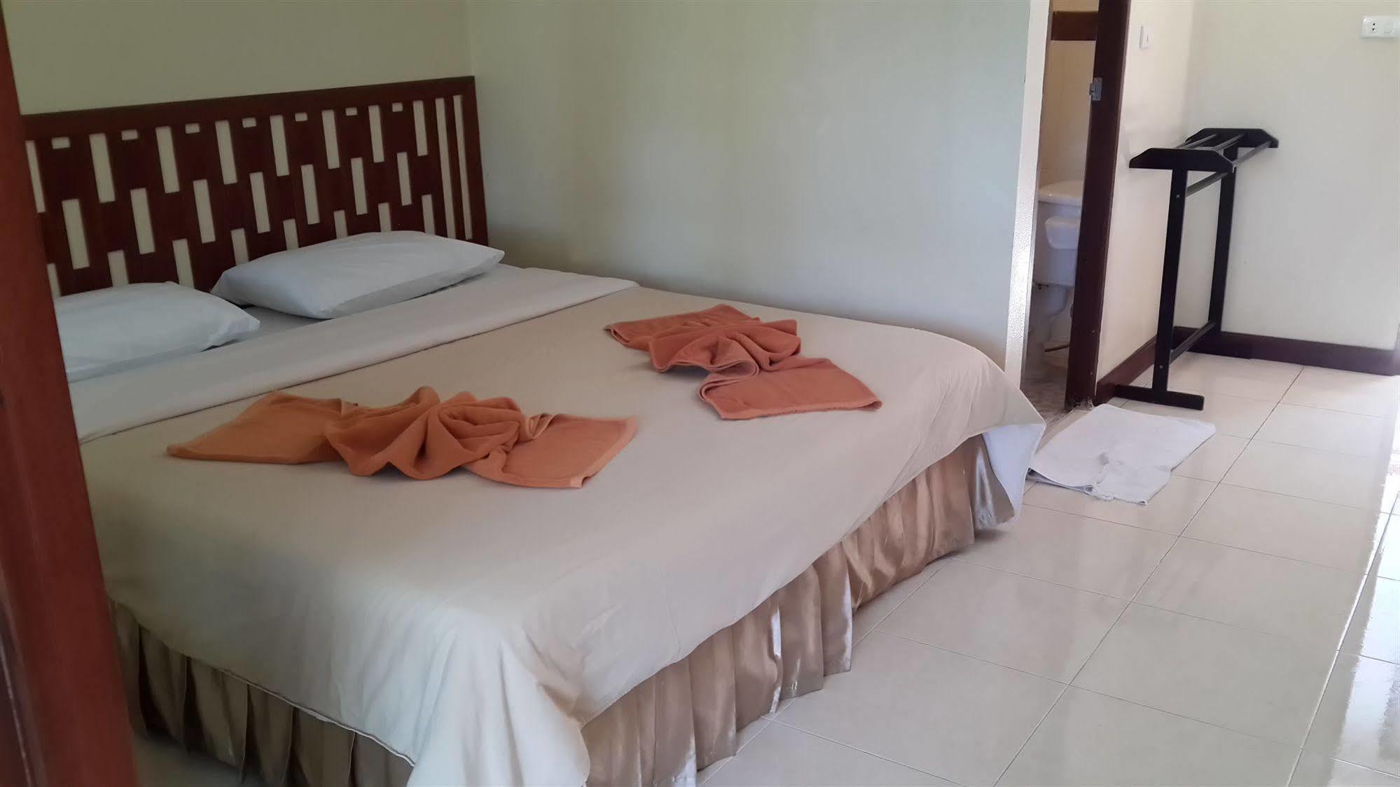 Guest house Rattana & 2*