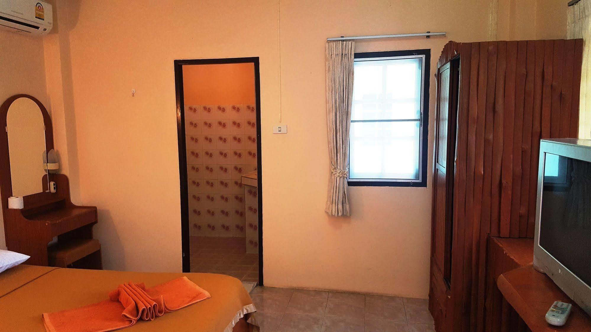 Guest house Rattana & 2*