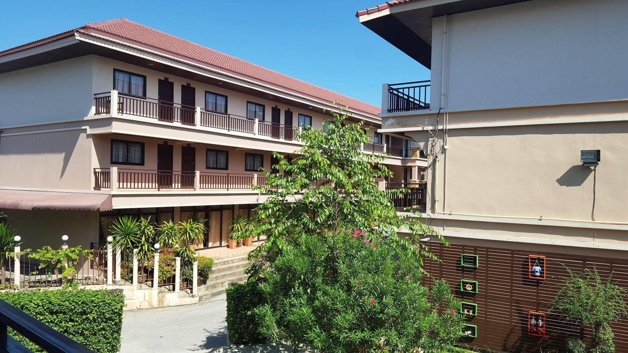 Hotel Panupong 3*