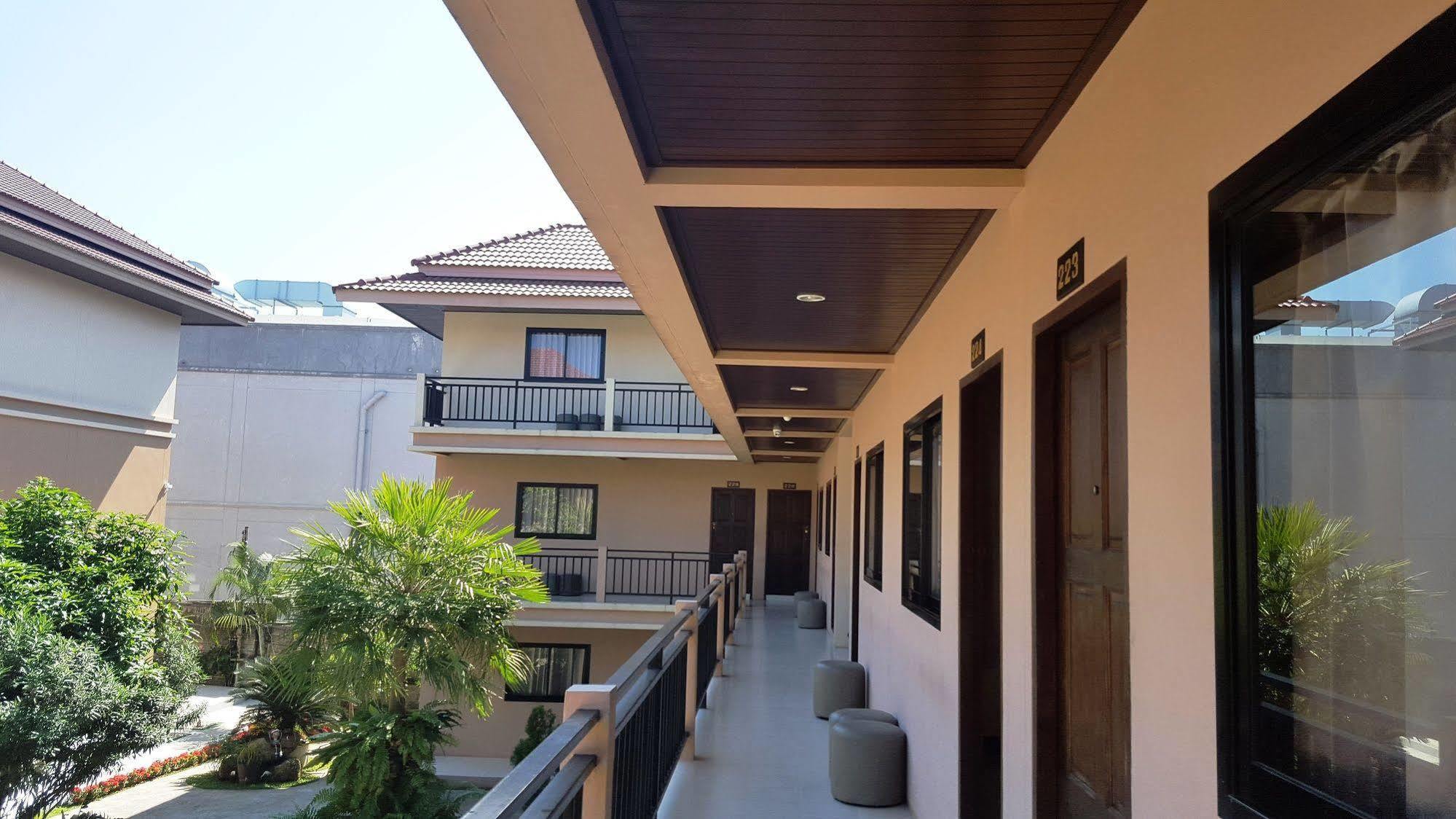 Panupong Hotel 3*
