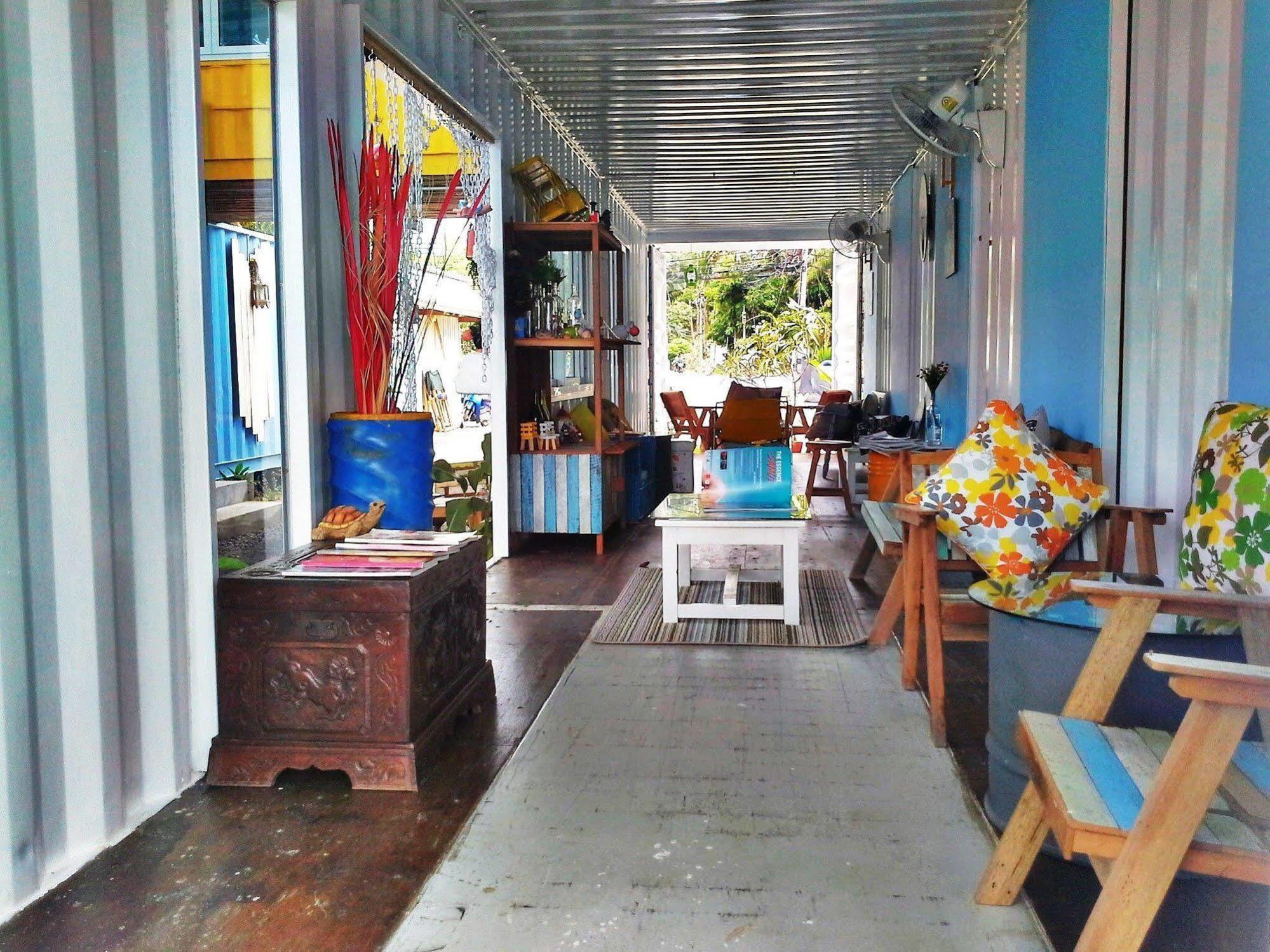 Think & Retro Cafe Samui Hostel Lipa Noi