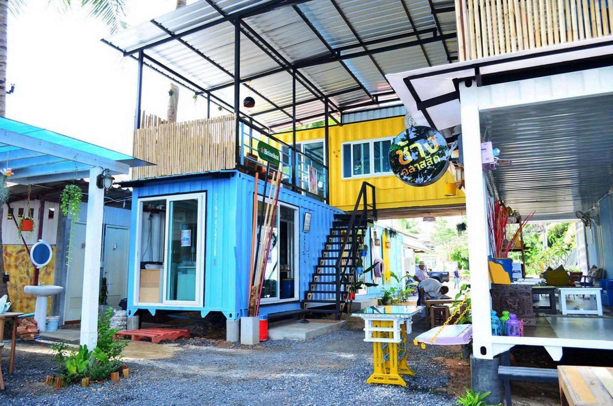 Think & Retro Cafe Samui Hostel