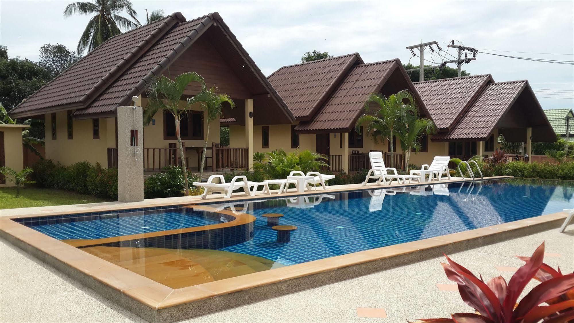 P.f Pool Resort