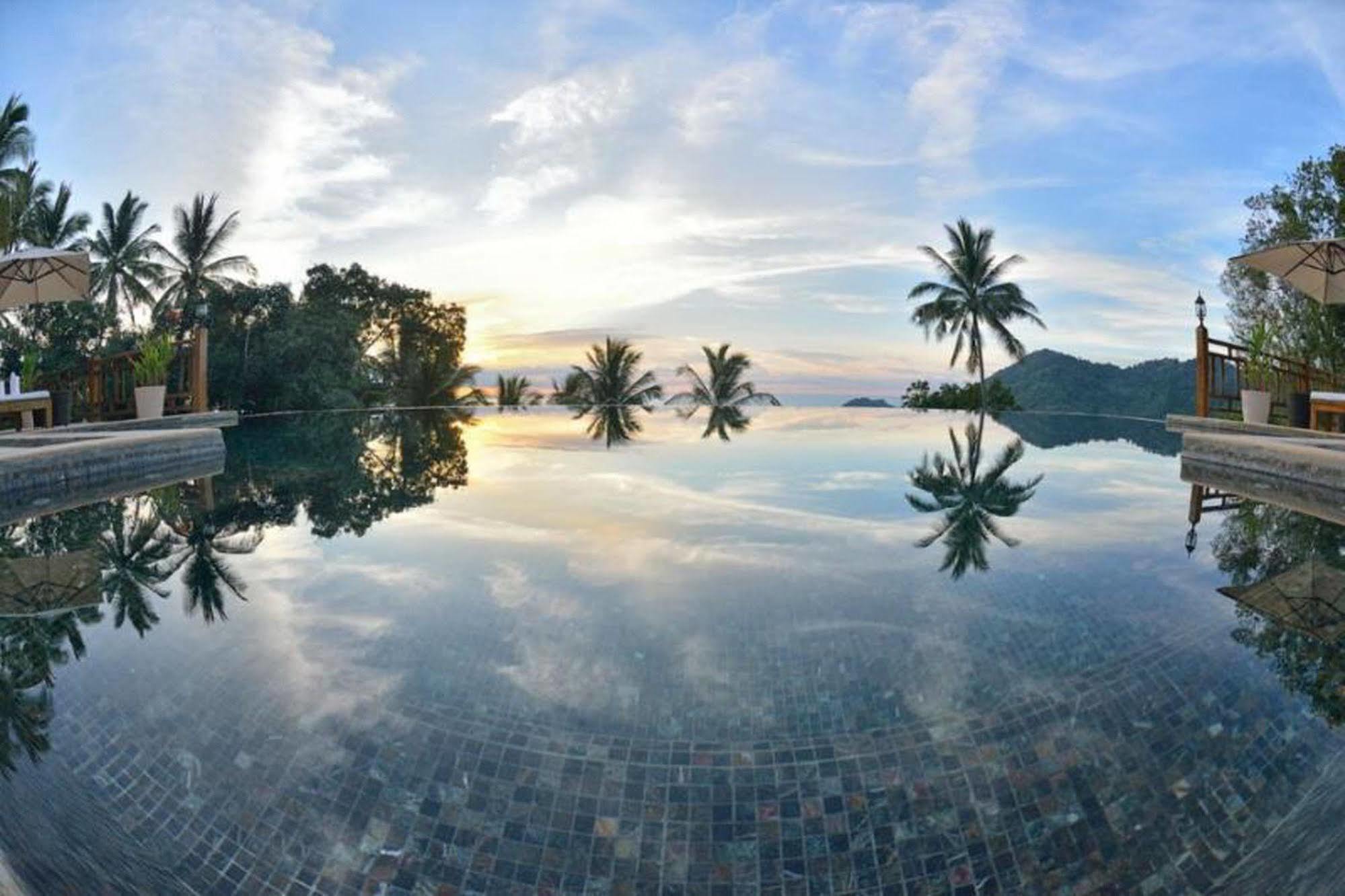 Perfect View Pool