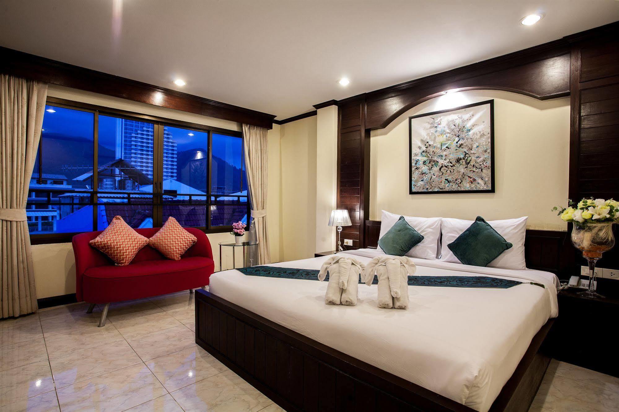 Hotel @ White 2*