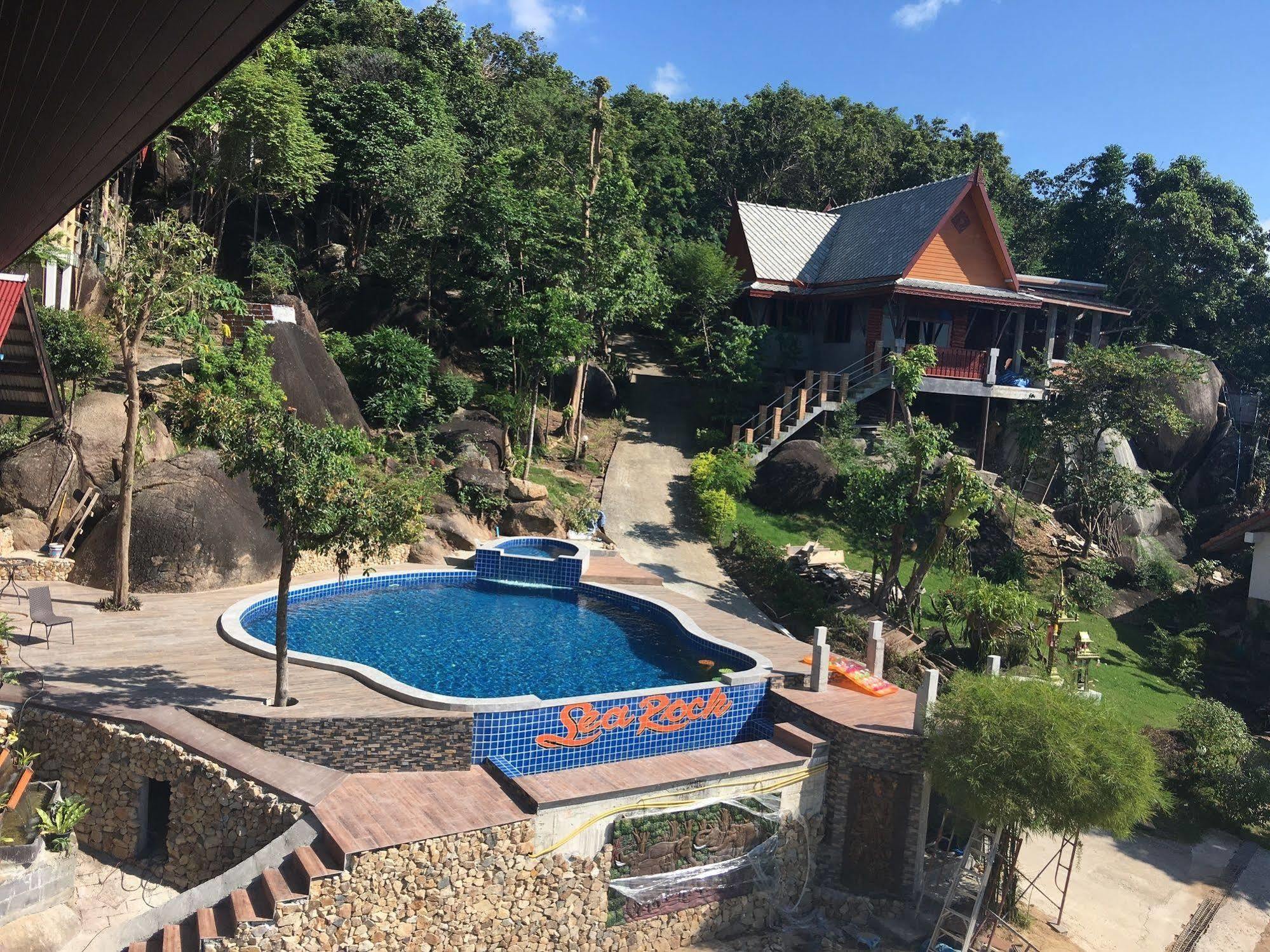 Sea Rock Resort 2*