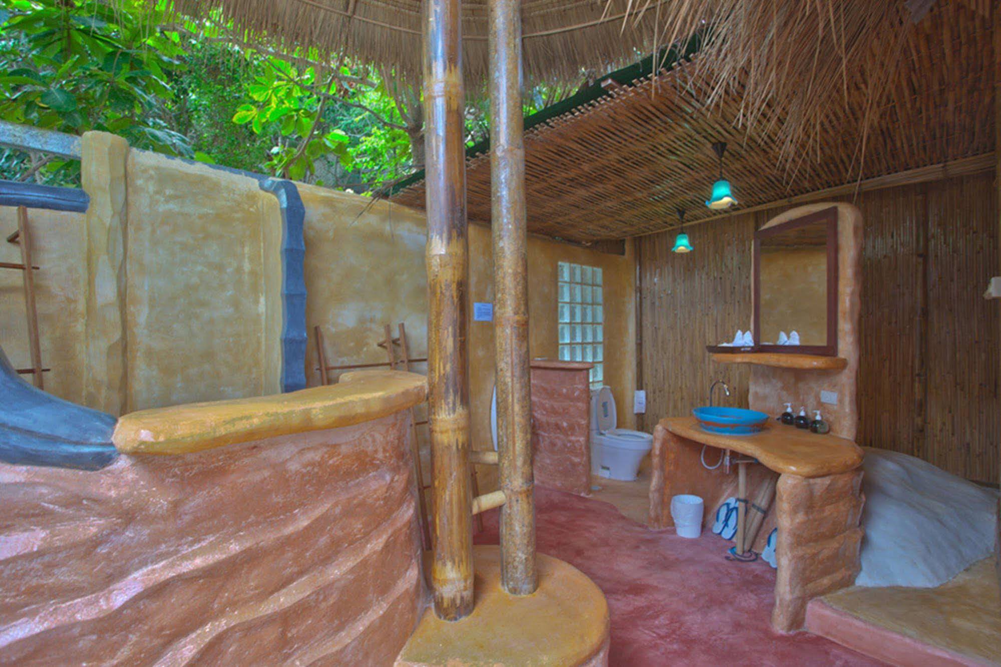 Bamboo Huts 3*