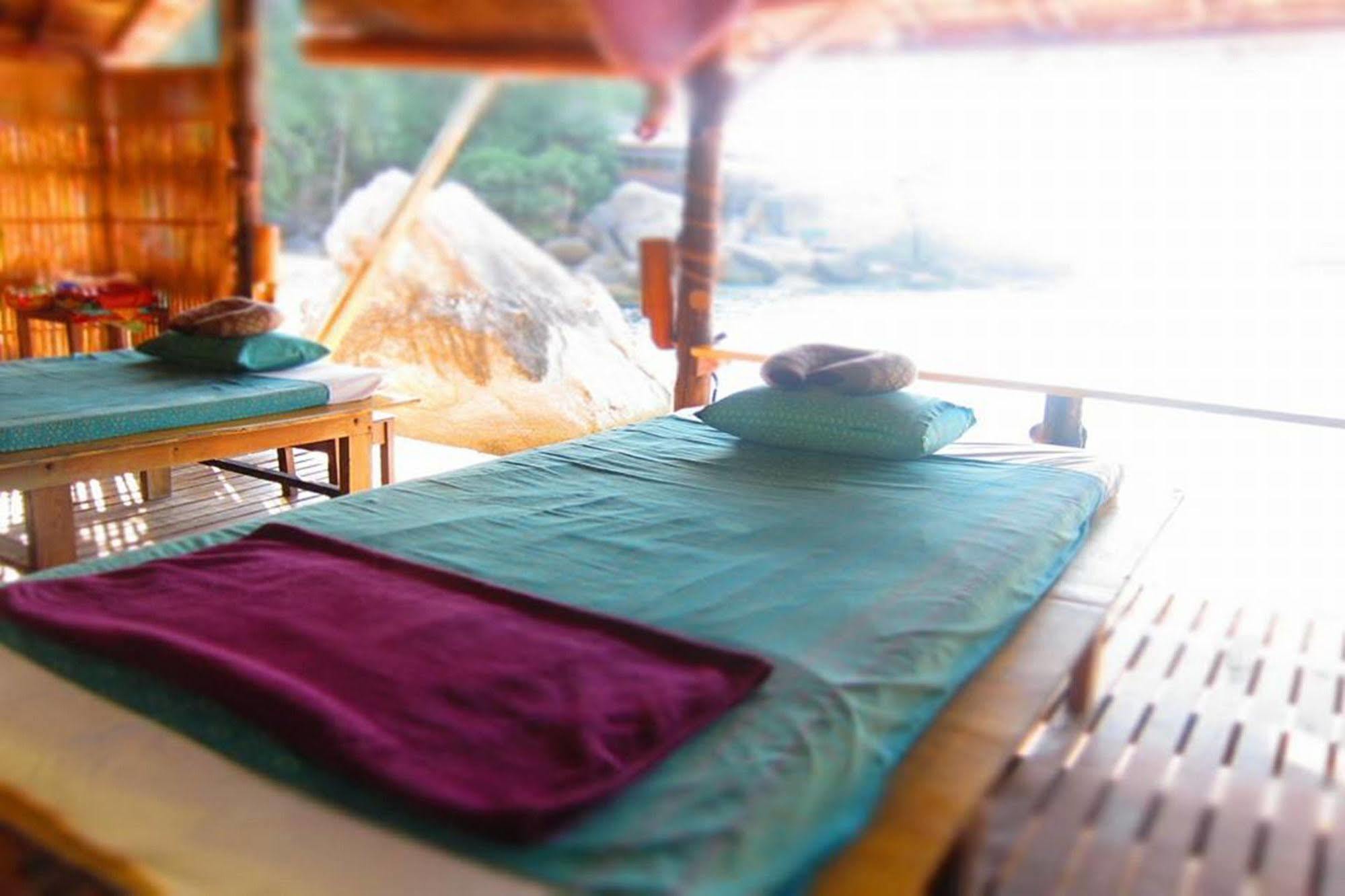 Bamboo Huts 3*