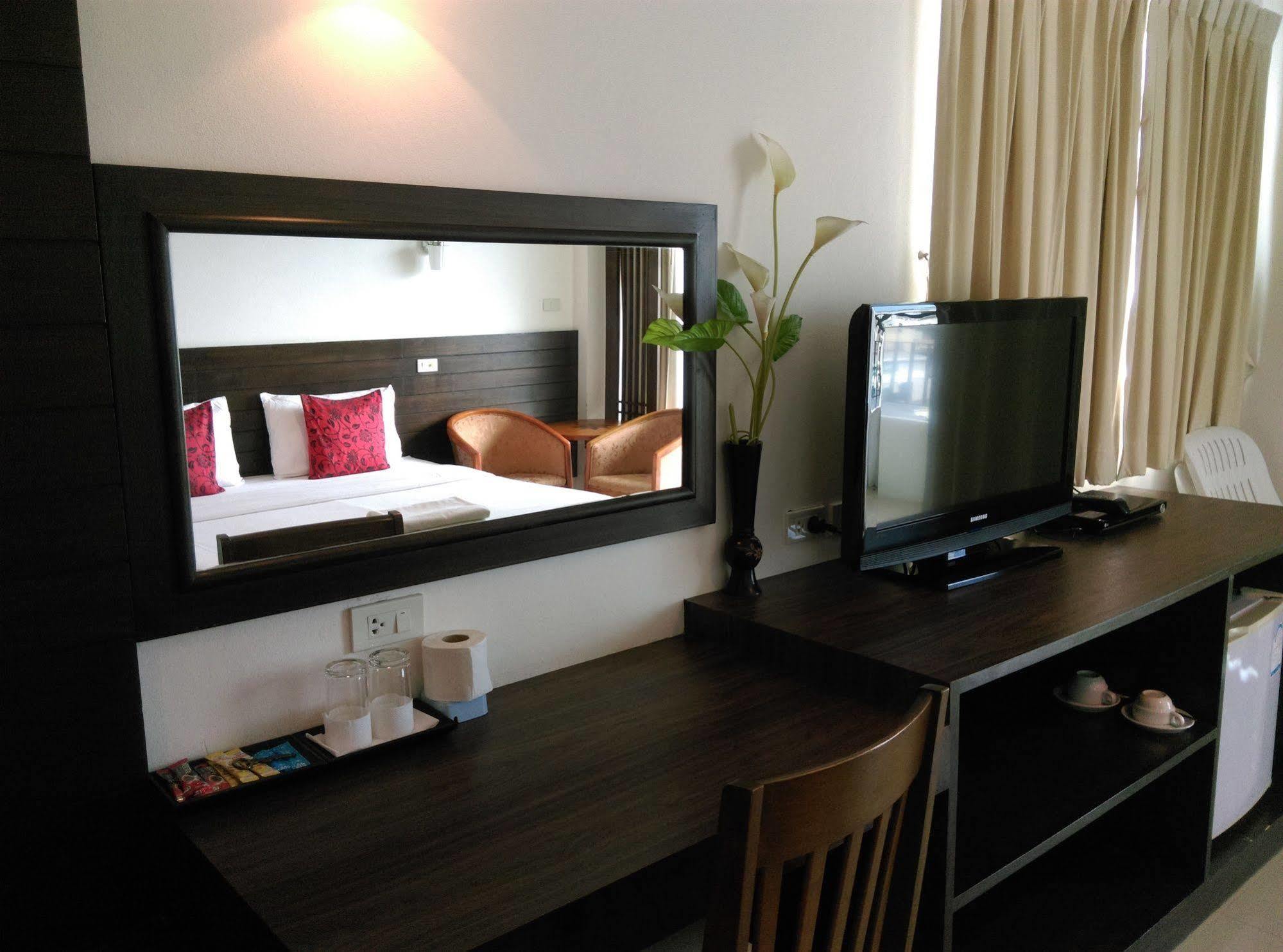Baan Manthana Hotel, 3*