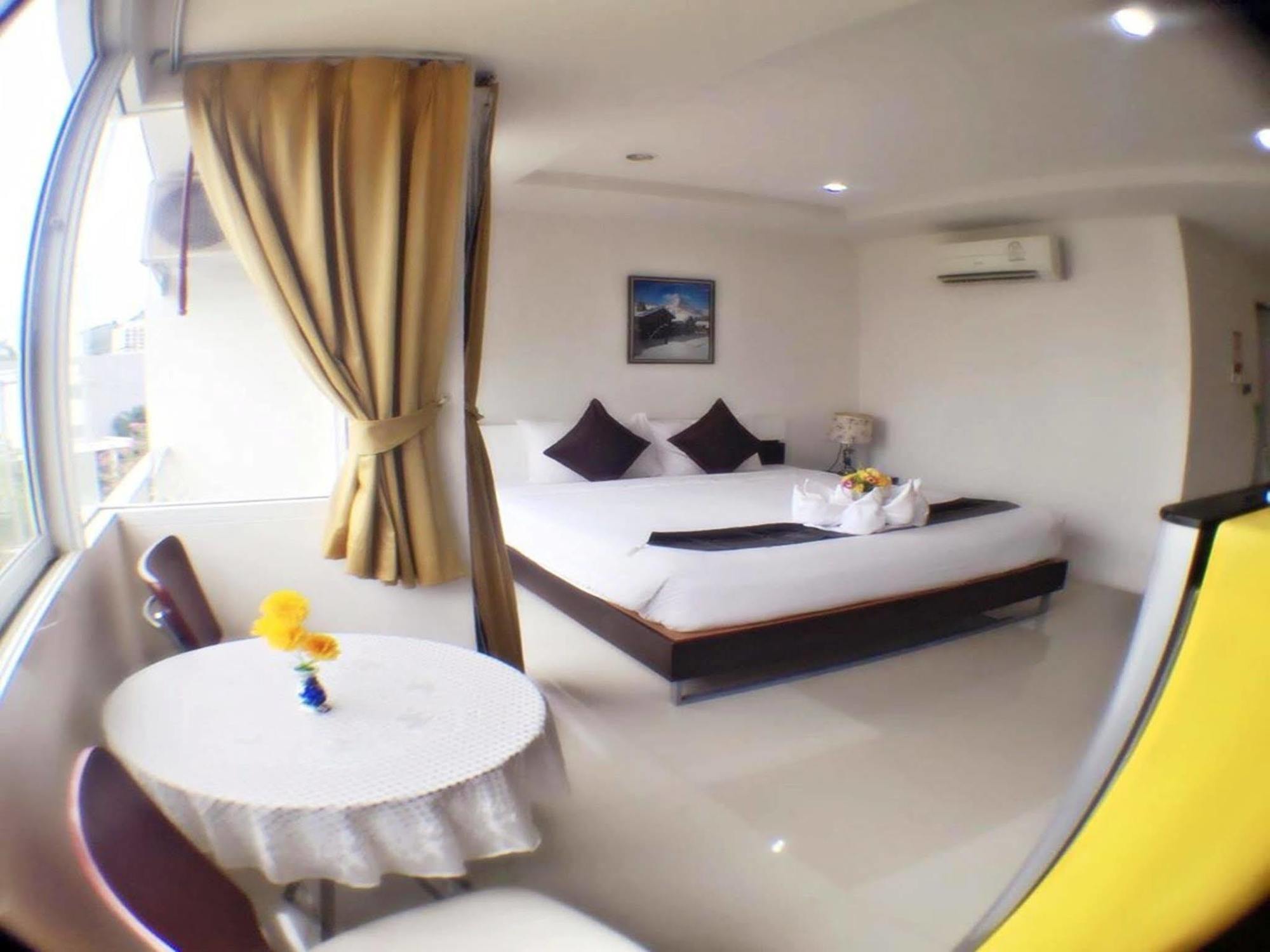 Guest house Swiss House Patong