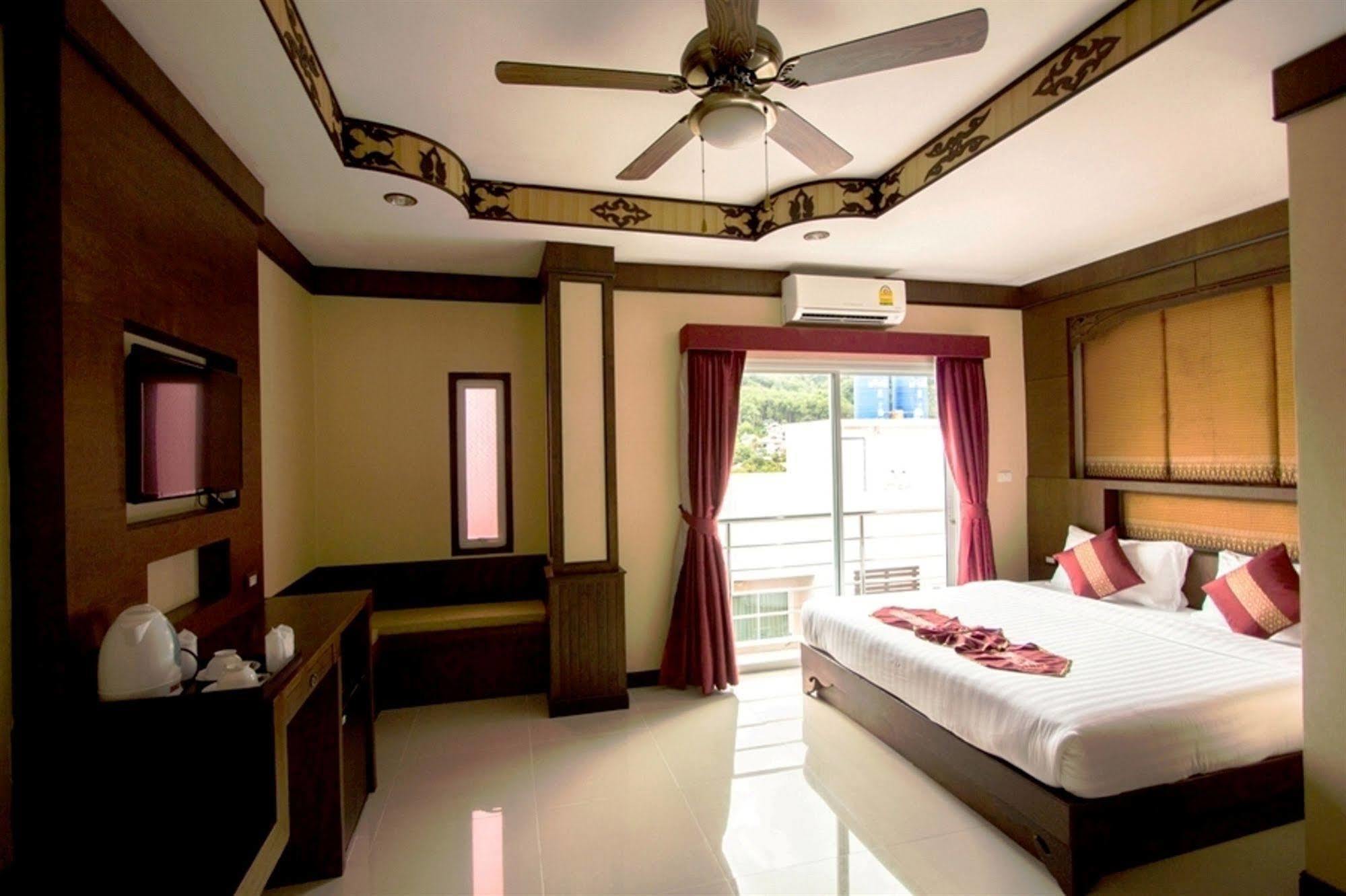 Panomporn Phuket Hotel 2*