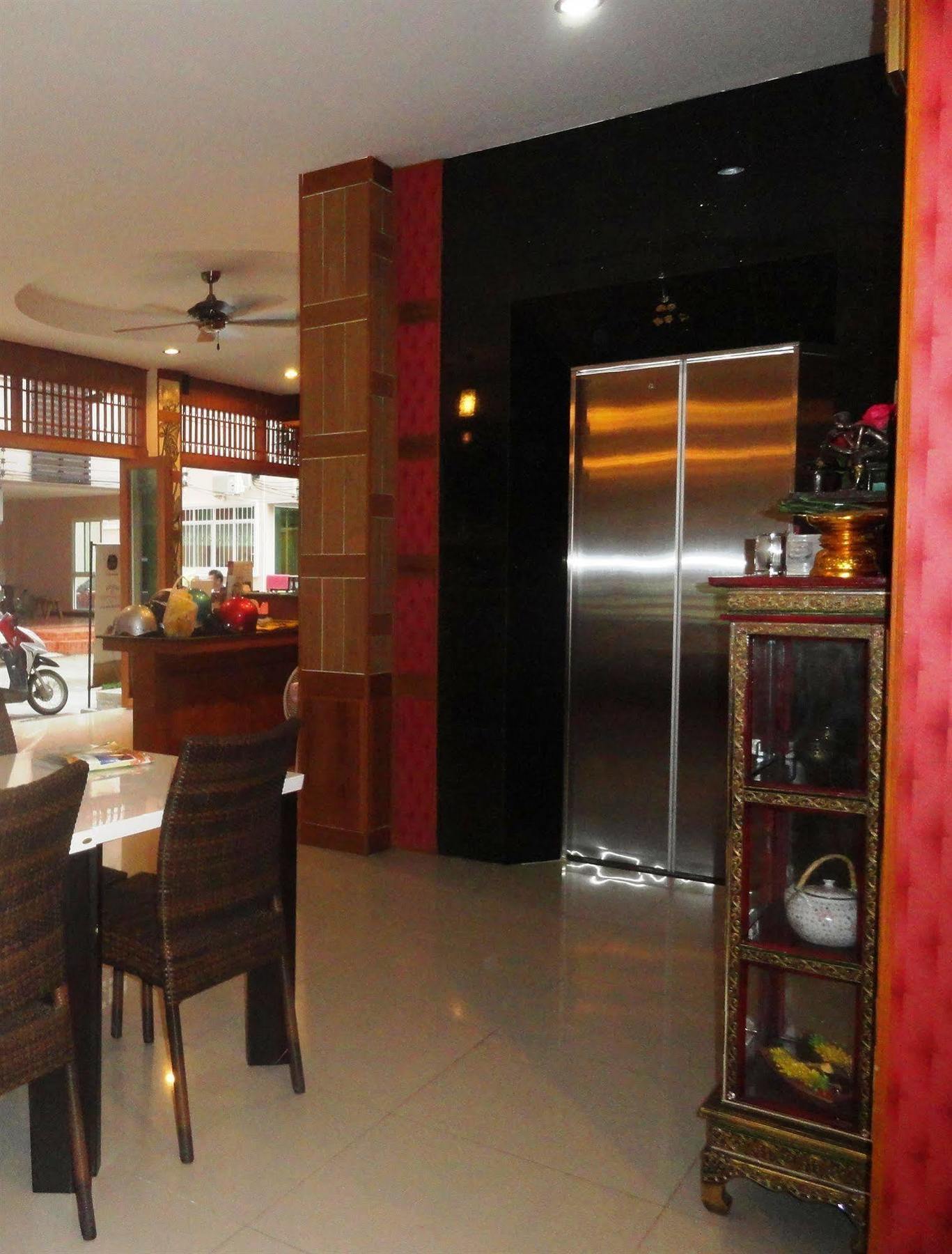 Hotel Panomporn Phuket 2*