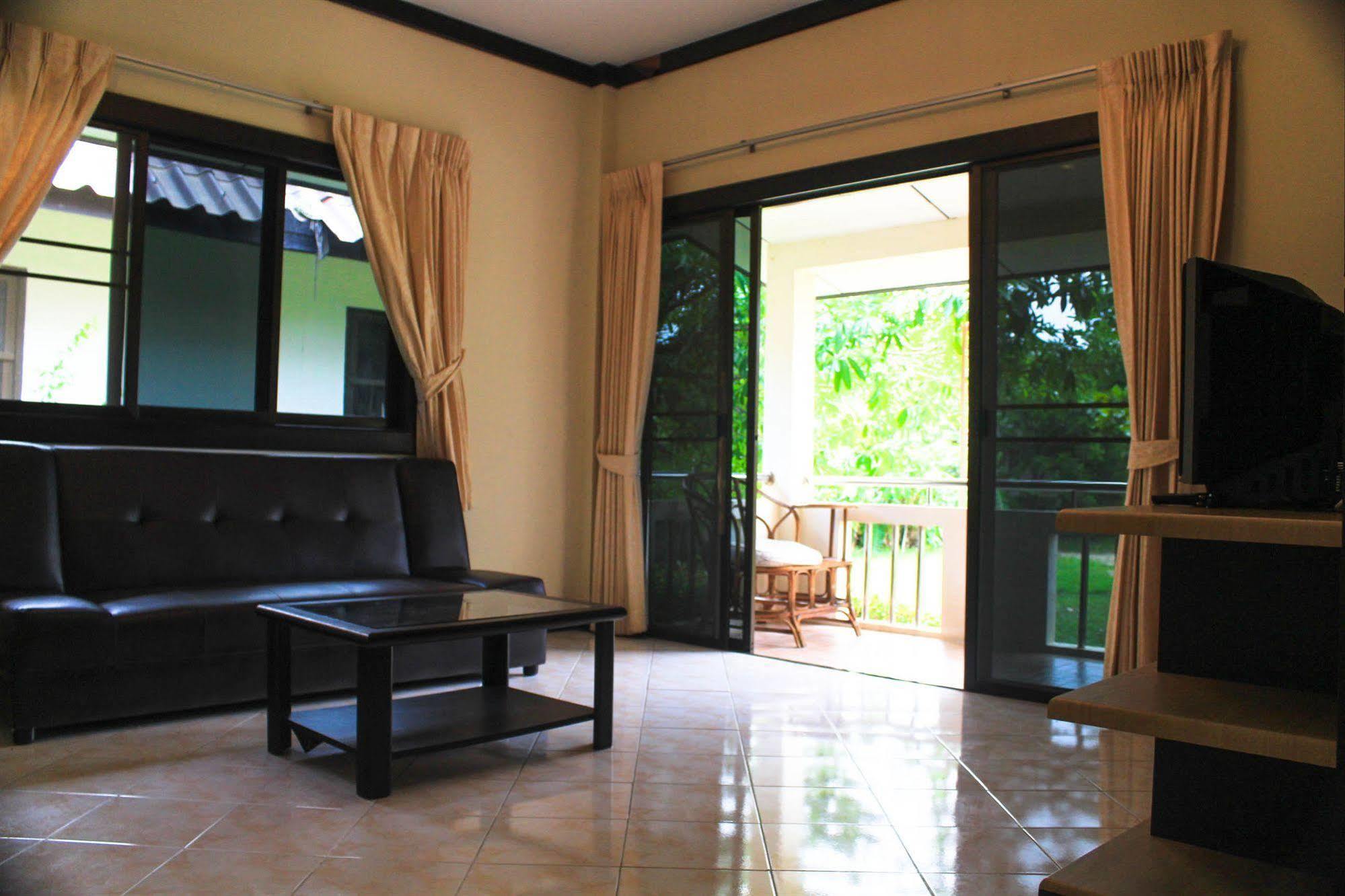 Baan Suan Resort *