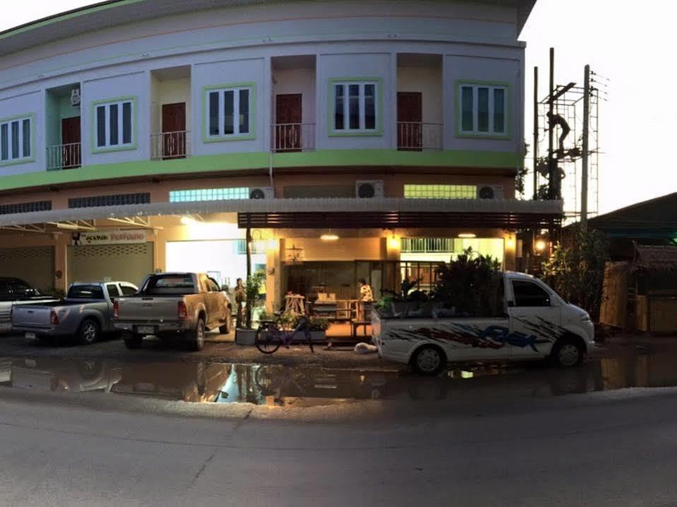 Phangan Barsay Hostel *