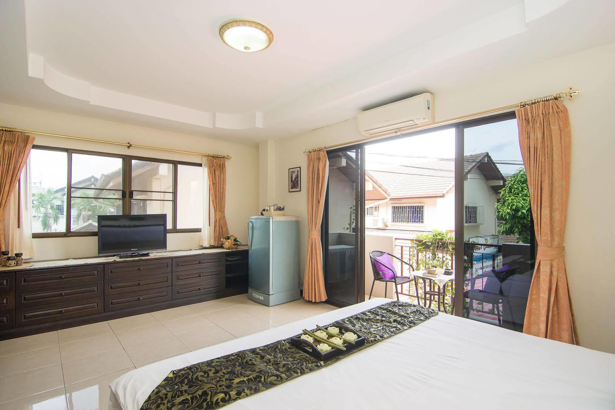 Happys Guest house 2*