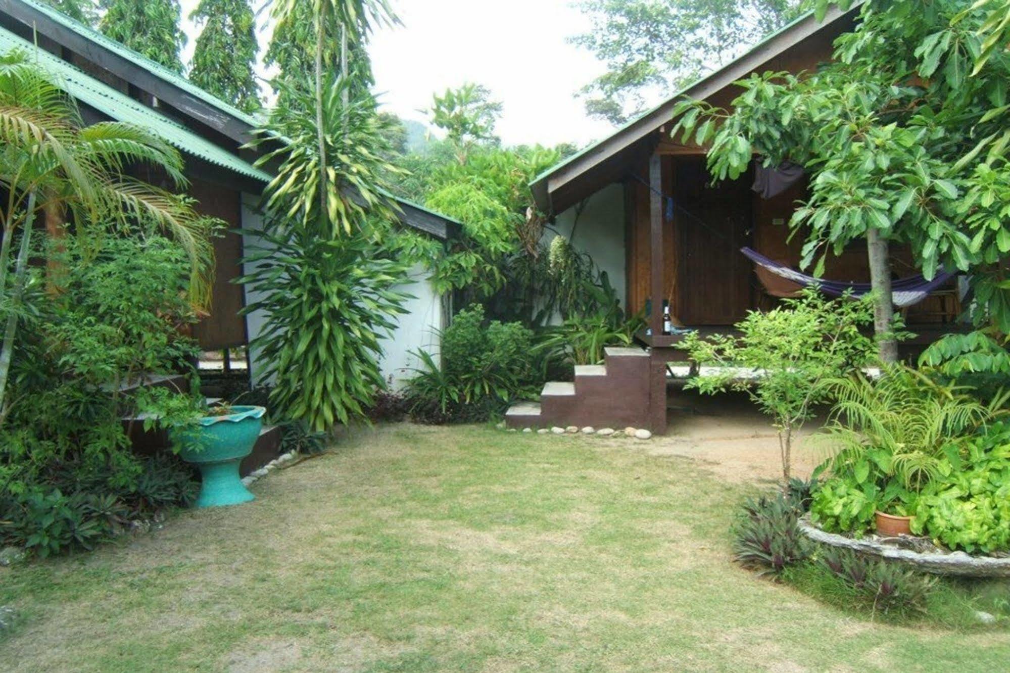 Thai Terrace 2*