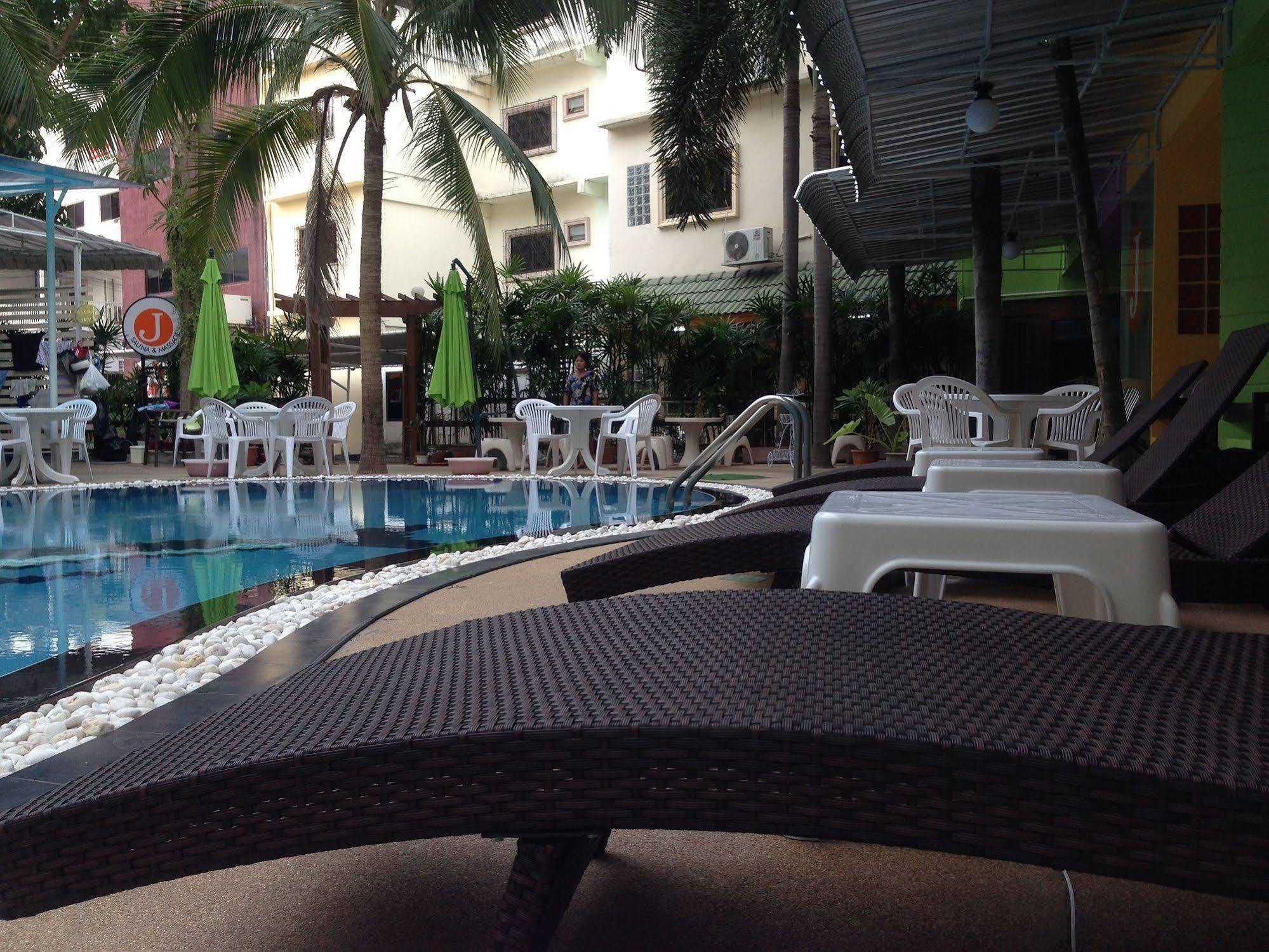 Yj Hotel 3*
