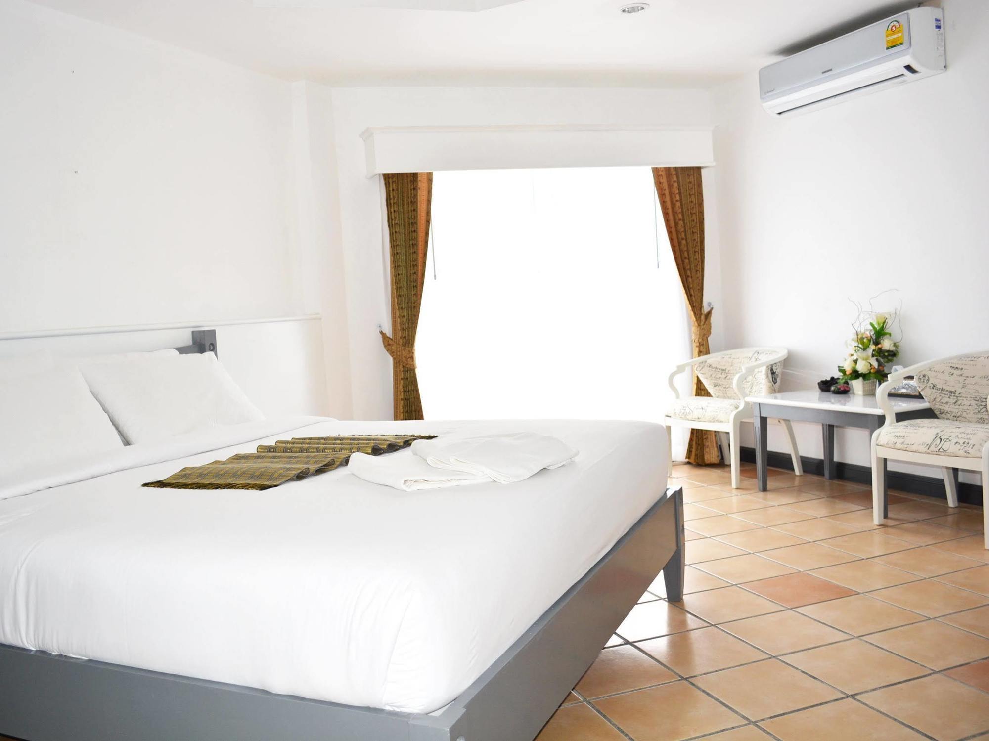 Yj Hotel 3*
