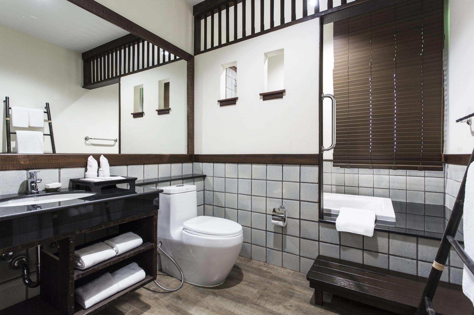 Away Hot Spring Hotel 4*