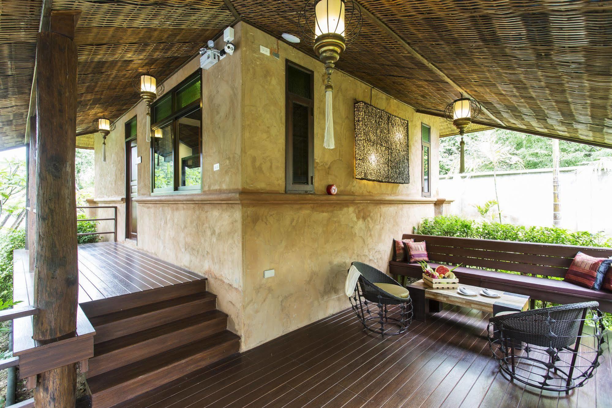 Away Hot Spring Hotel 4*