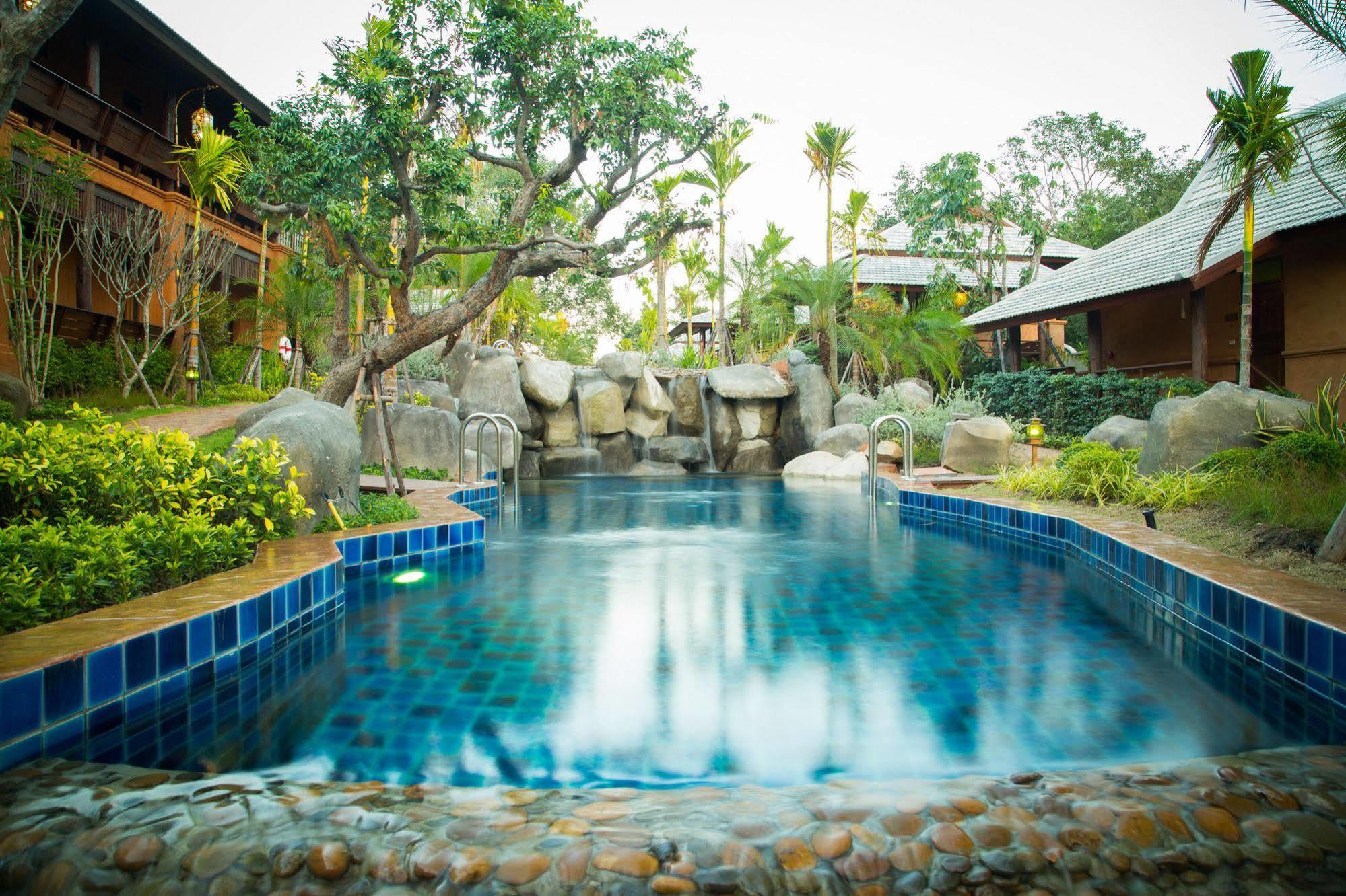 Away Hot Spring Hotel