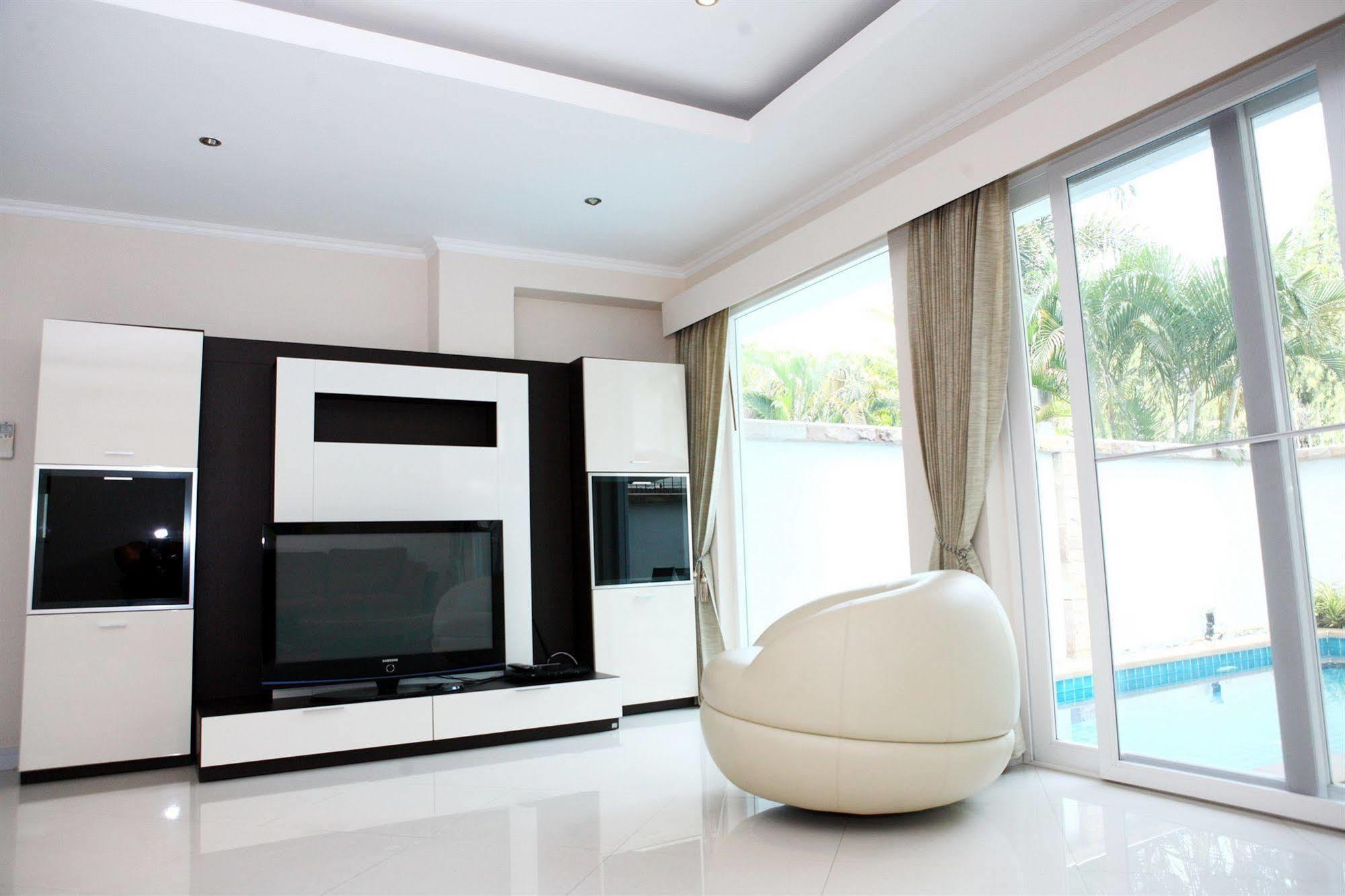 Hidden Palm Pool Villa Pattaya