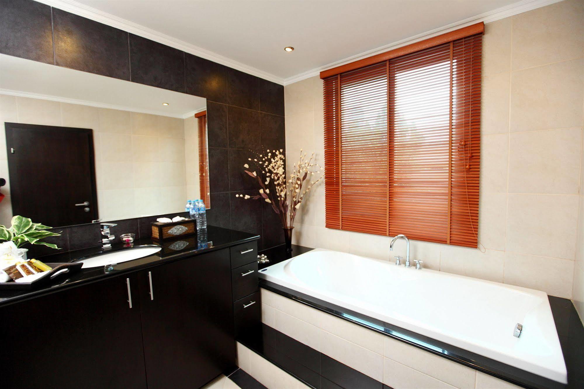 Villa Hidden Palm Pool Pattaya