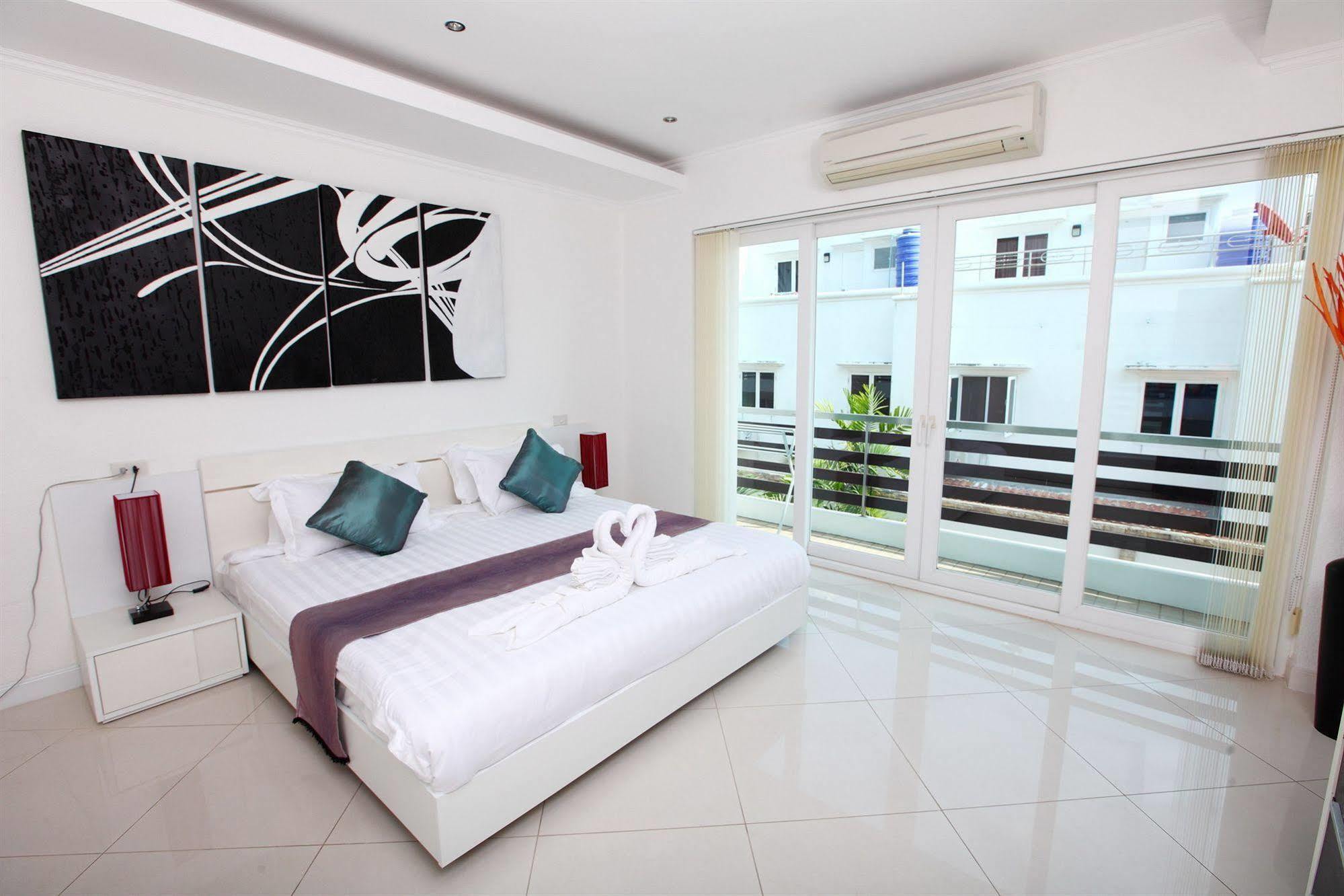 Hidden Palm Pool Villa Pattaya