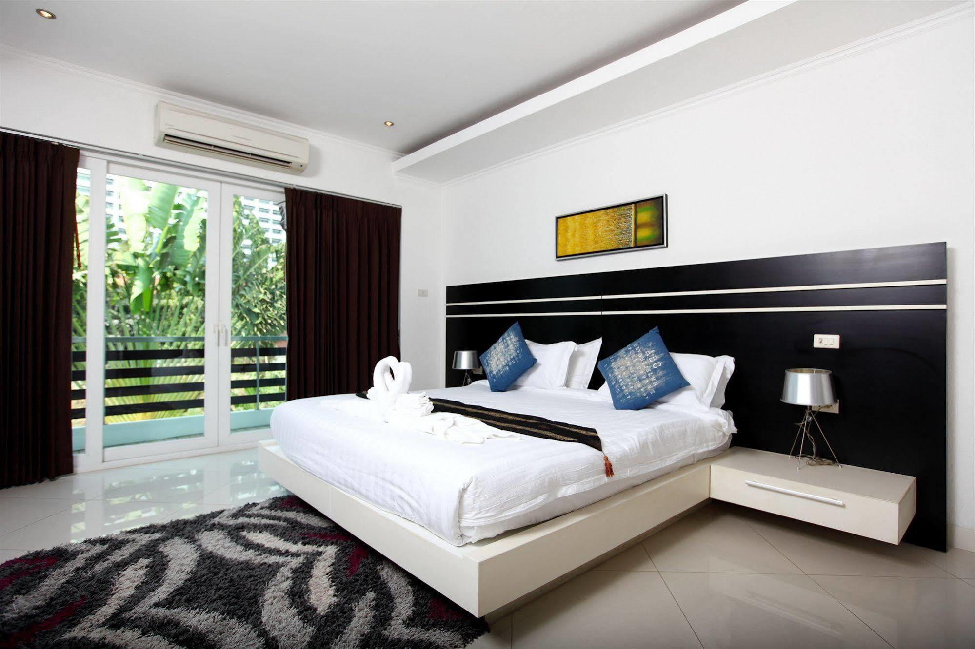 Hidden Palm Pool * Pattaya