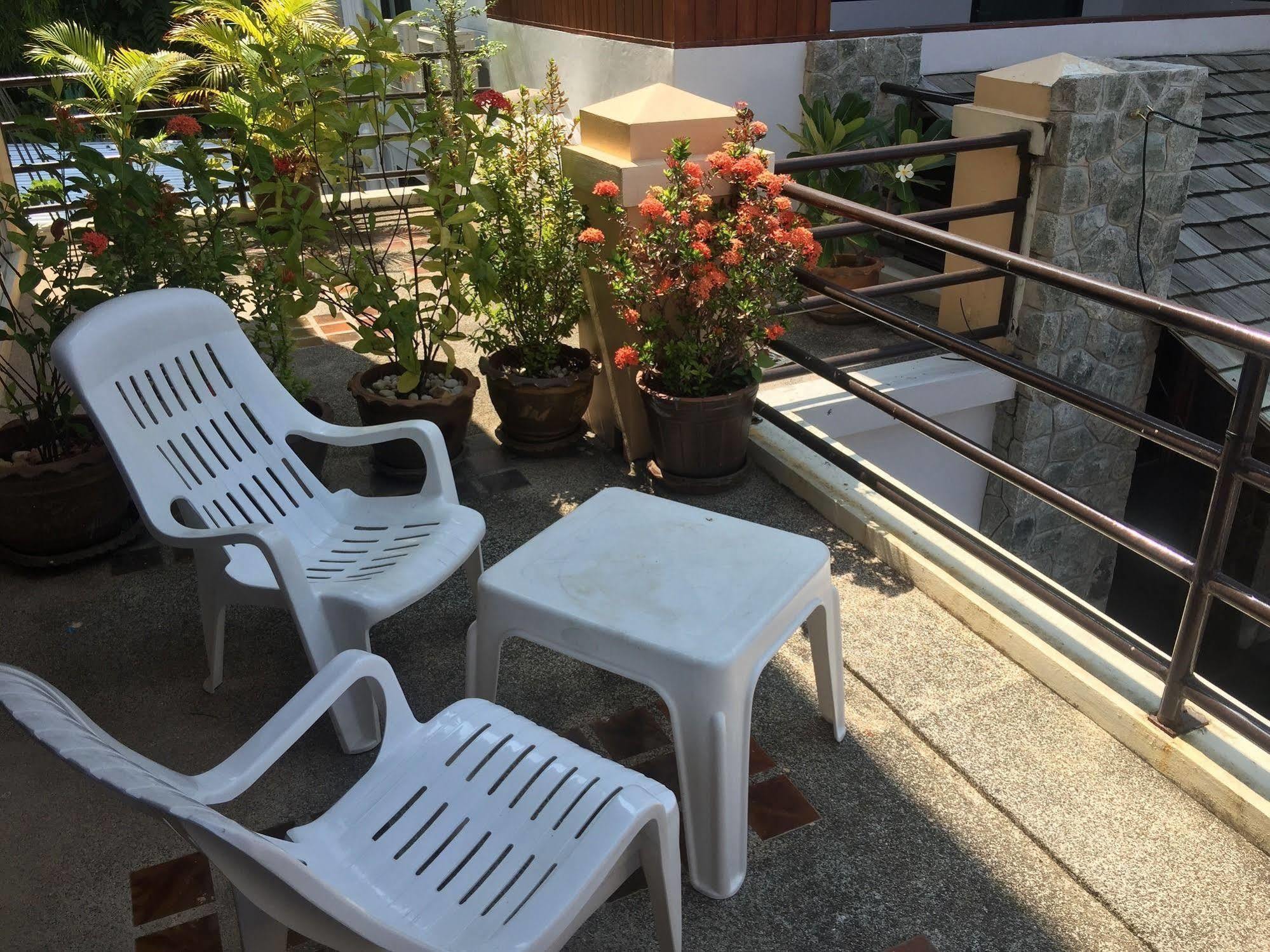 Guest house Nin Karon 3*